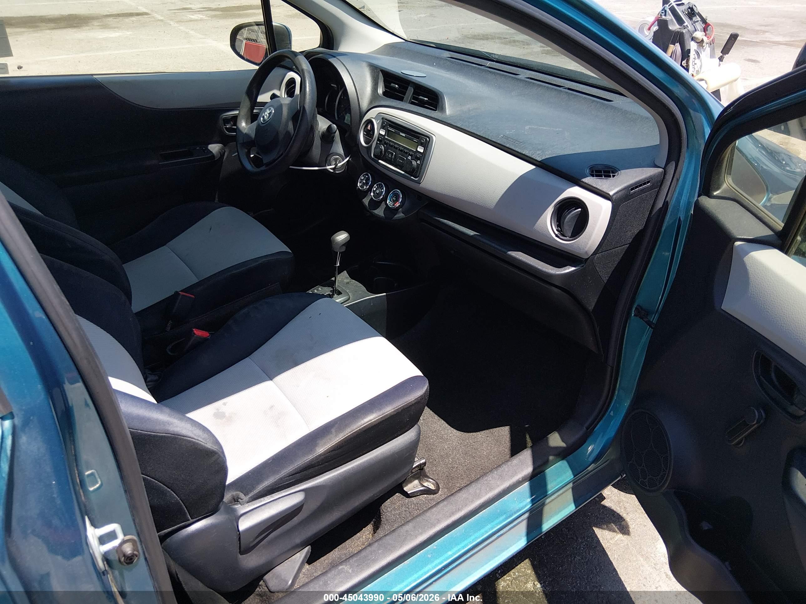 TOYOTA YARIS image 5