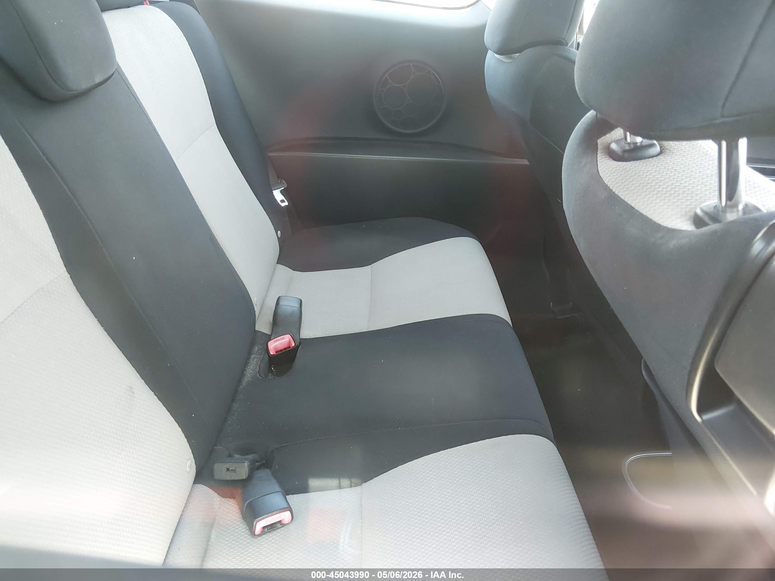 TOYOTA YARIS image 8