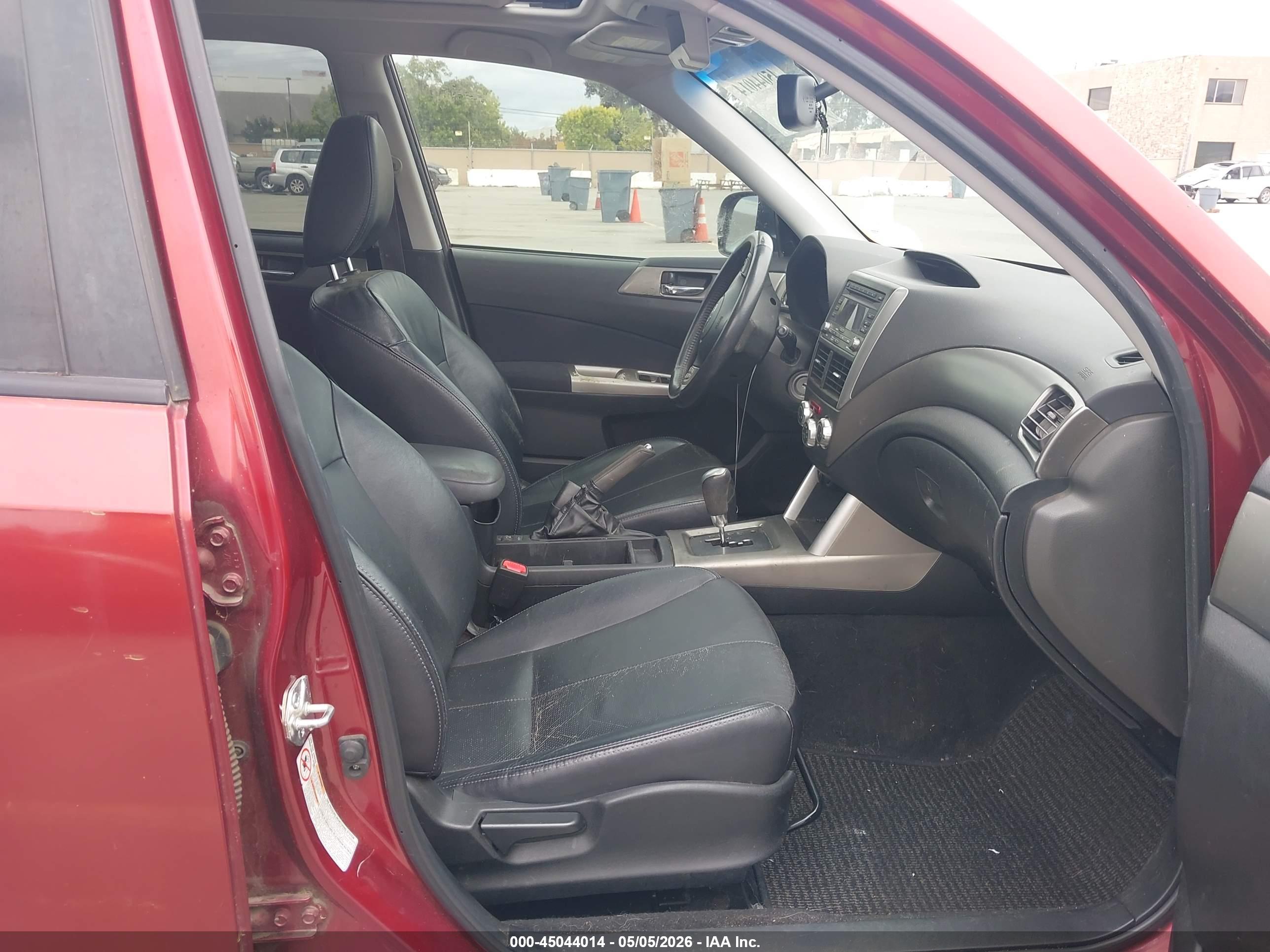 SUBARU FORESTER image 5