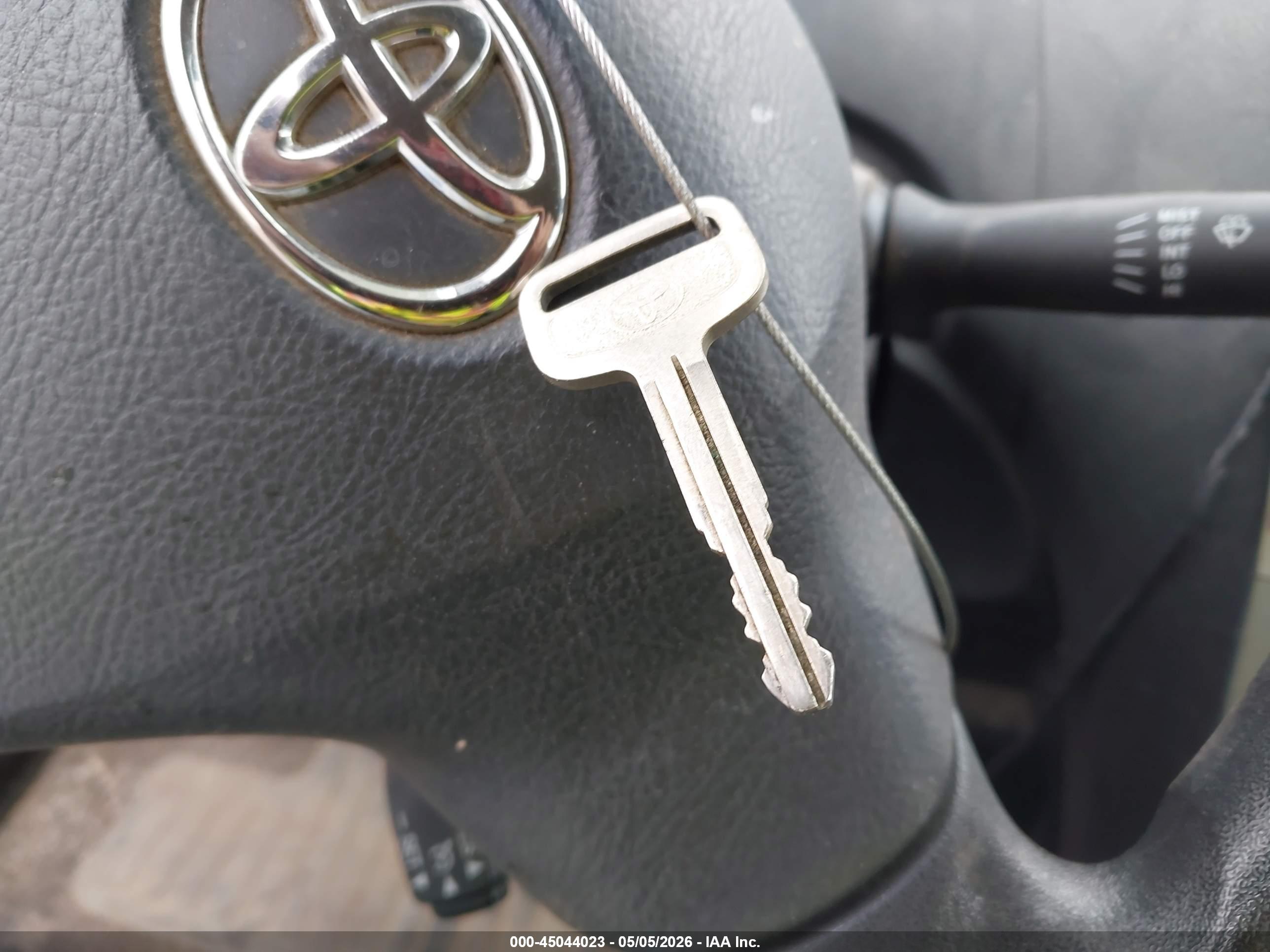 TOYOTA YARIS image 11