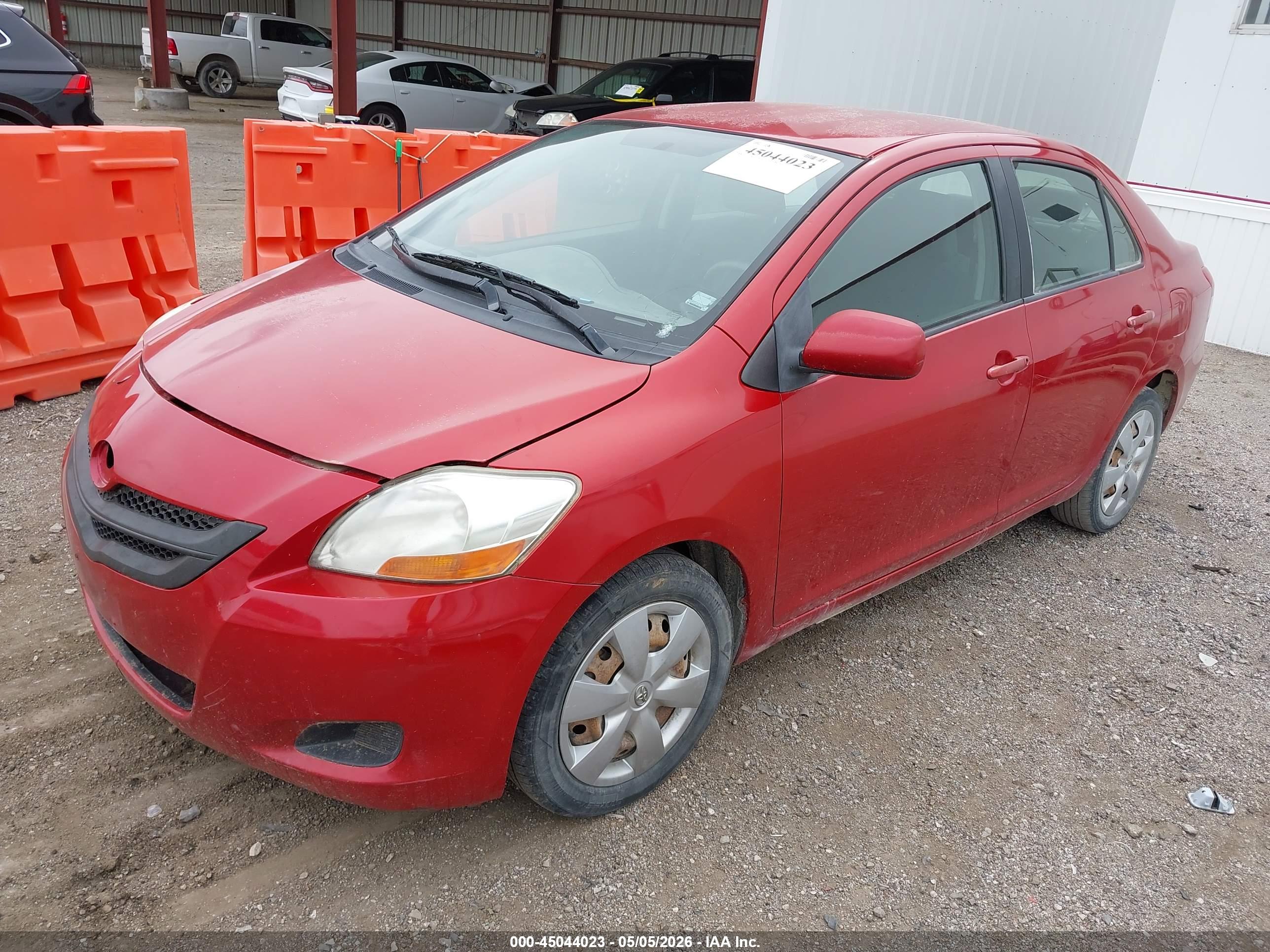 TOYOTA YARIS image 2