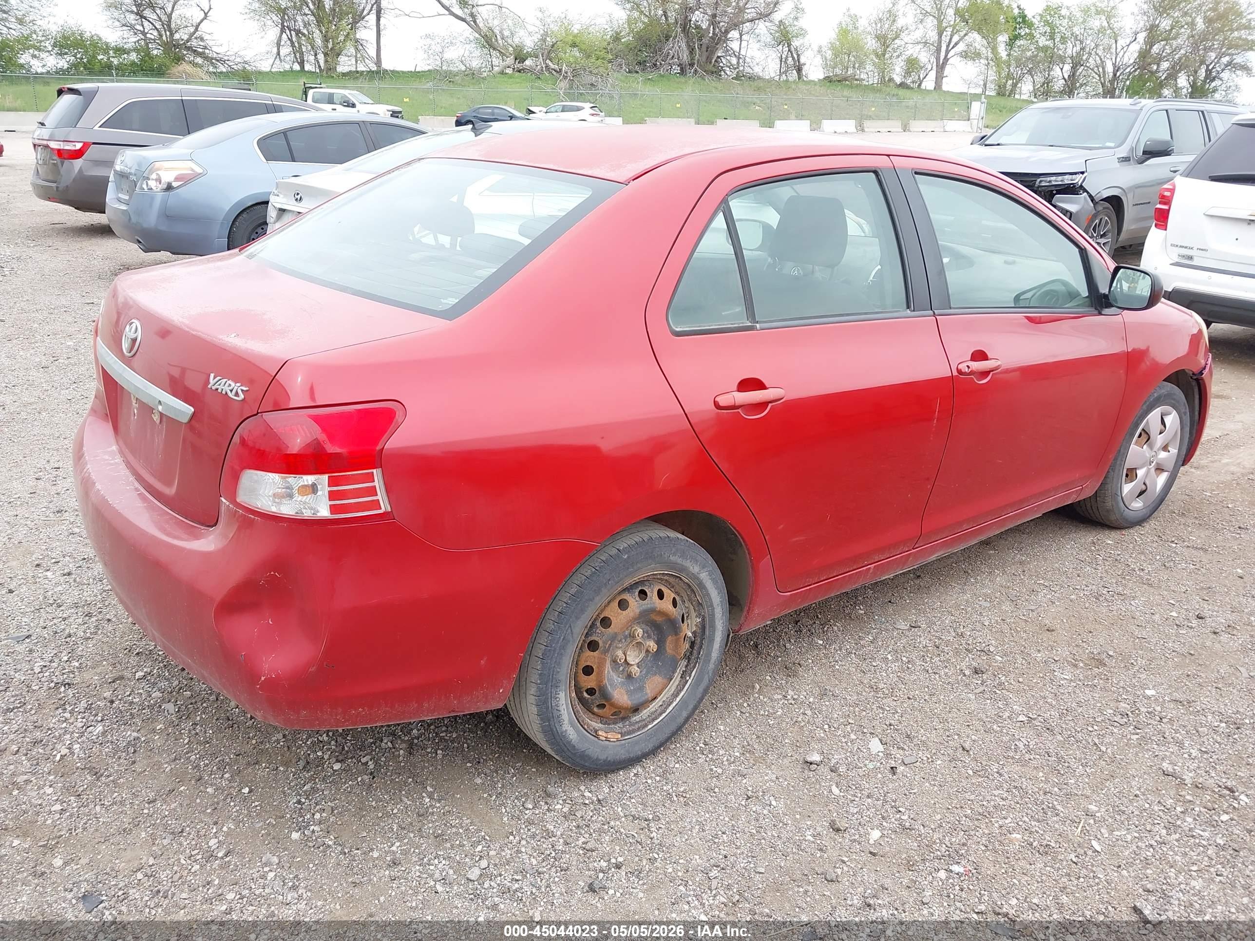 TOYOTA YARIS image 4