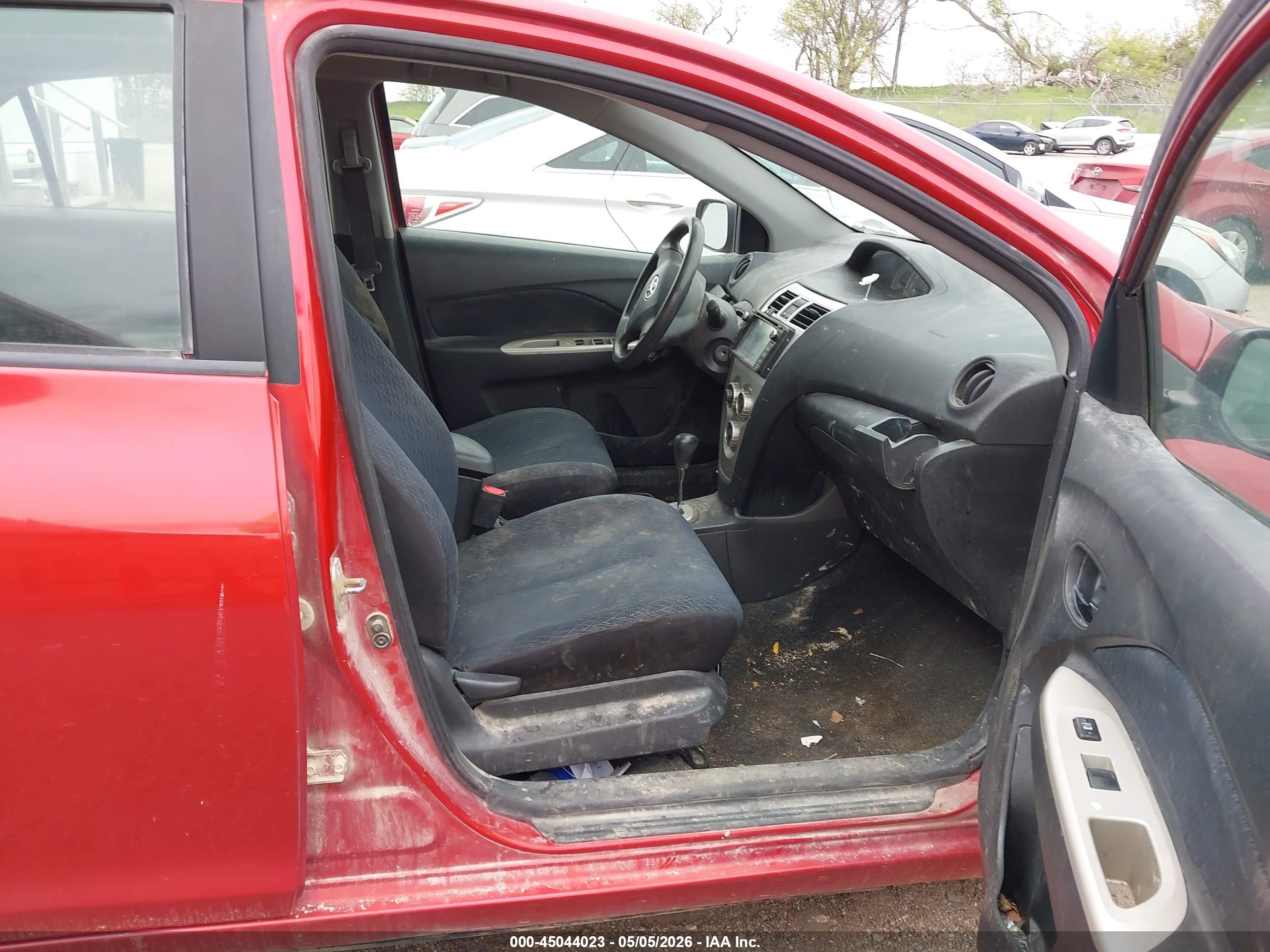 TOYOTA YARIS image 5
