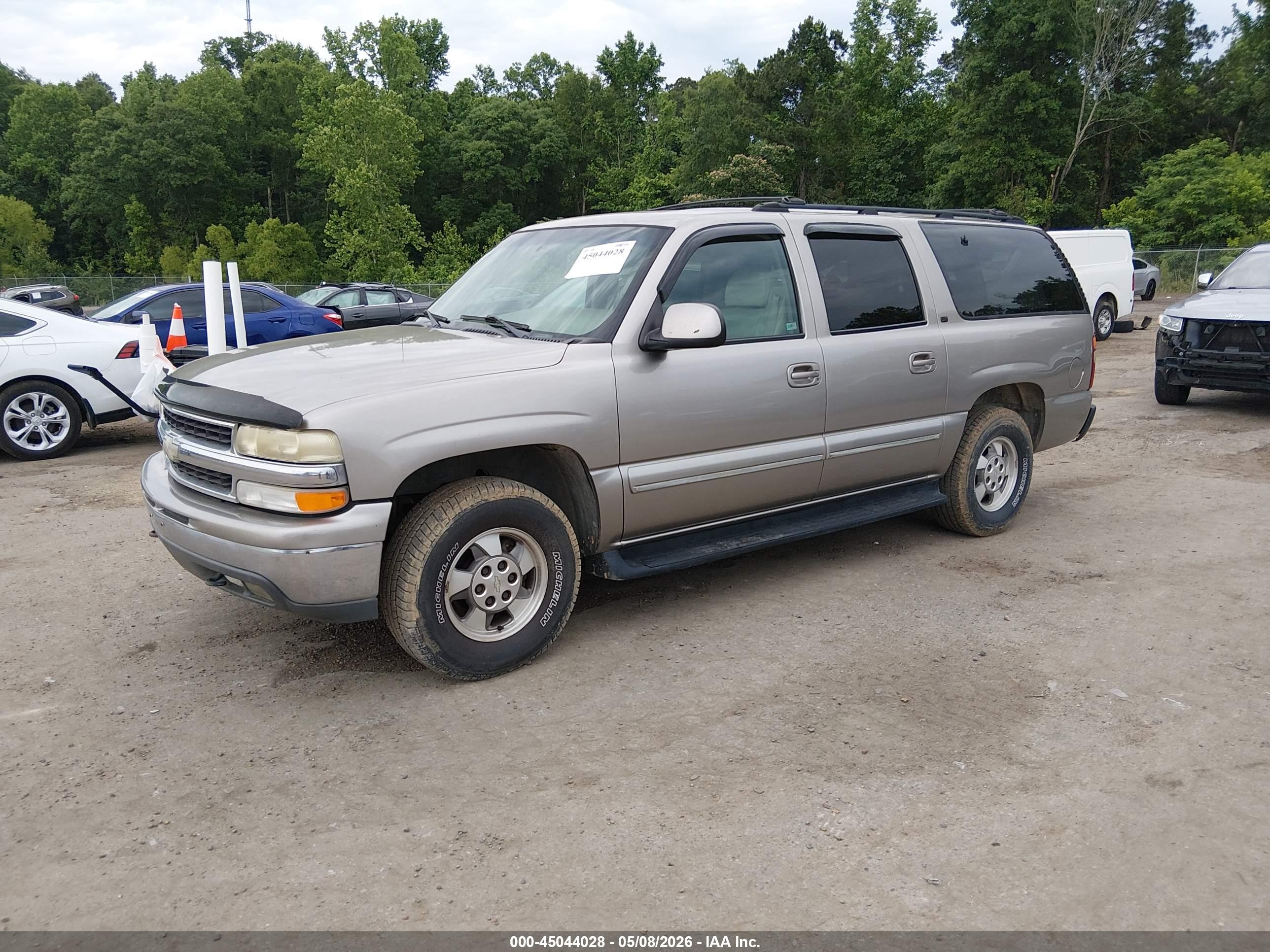 CHEVROLET SUBURBAN image 2