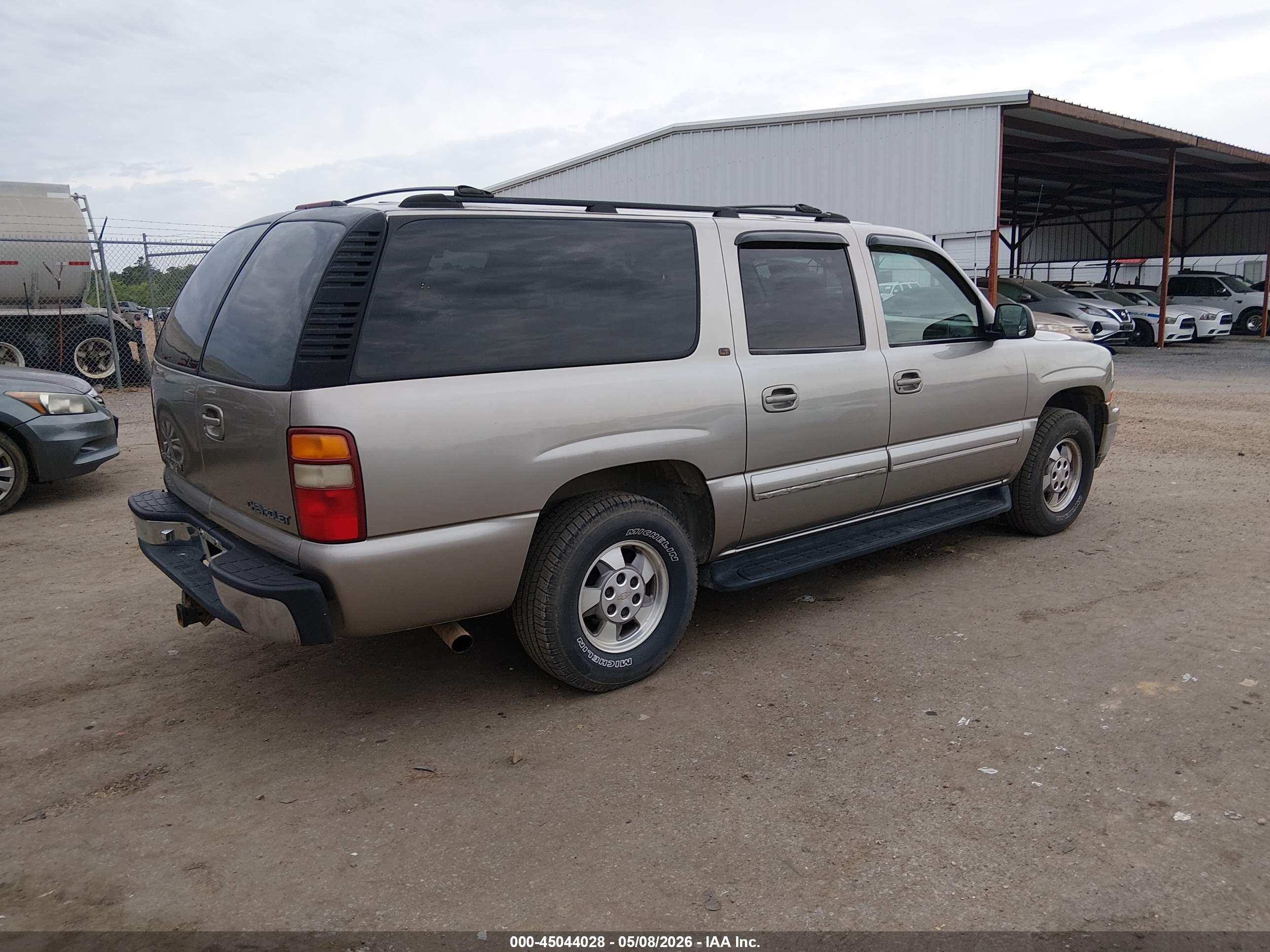 CHEVROLET SUBURBAN image 4