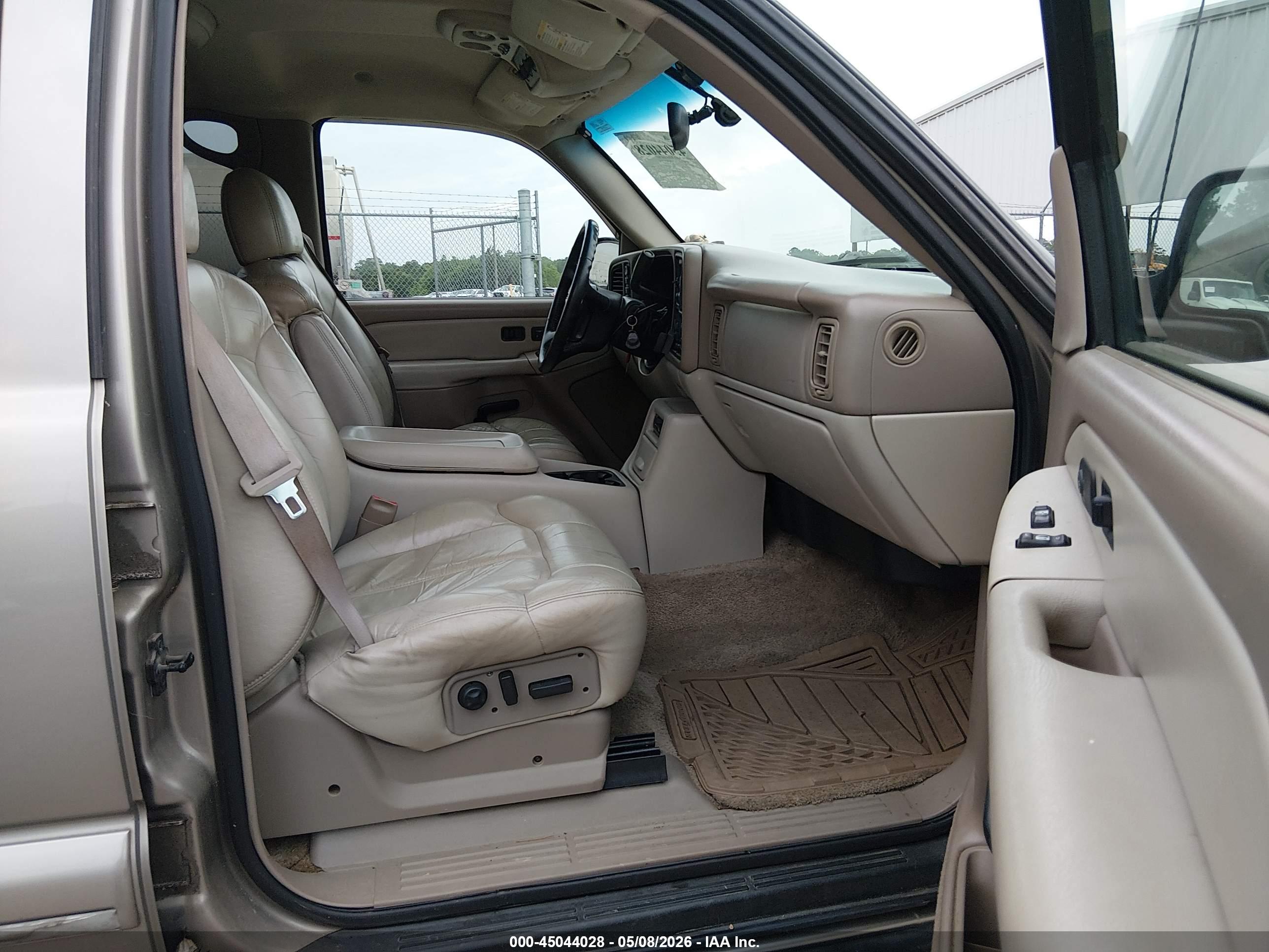 CHEVROLET SUBURBAN image 5