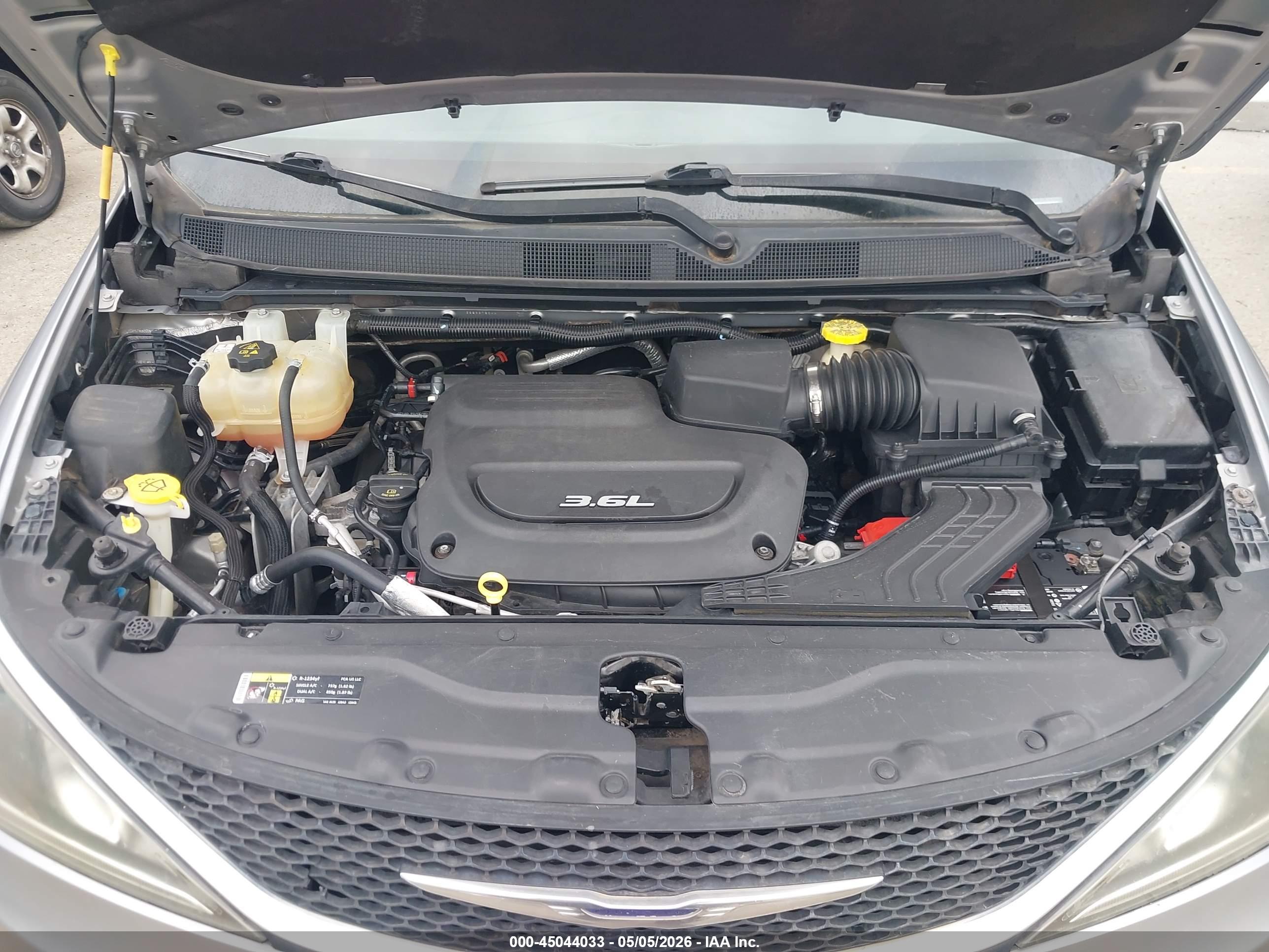 CHRYSLER PACIFICA image 10