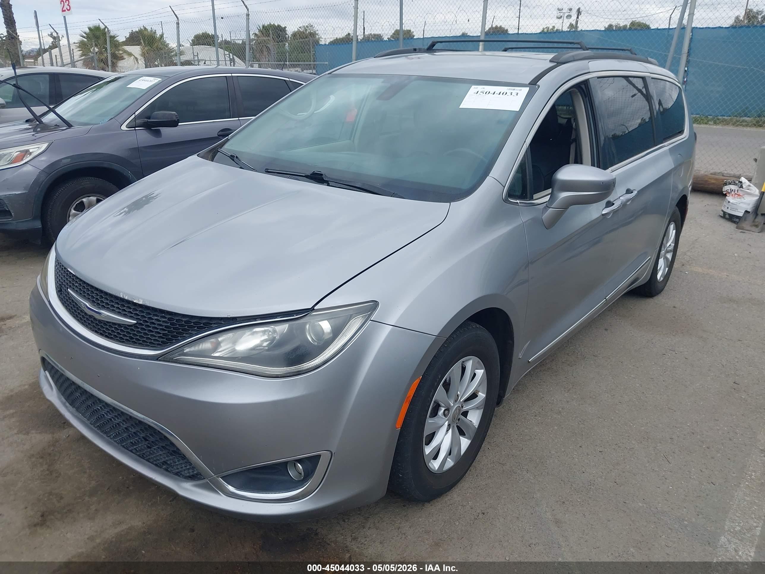 CHRYSLER PACIFICA image 2