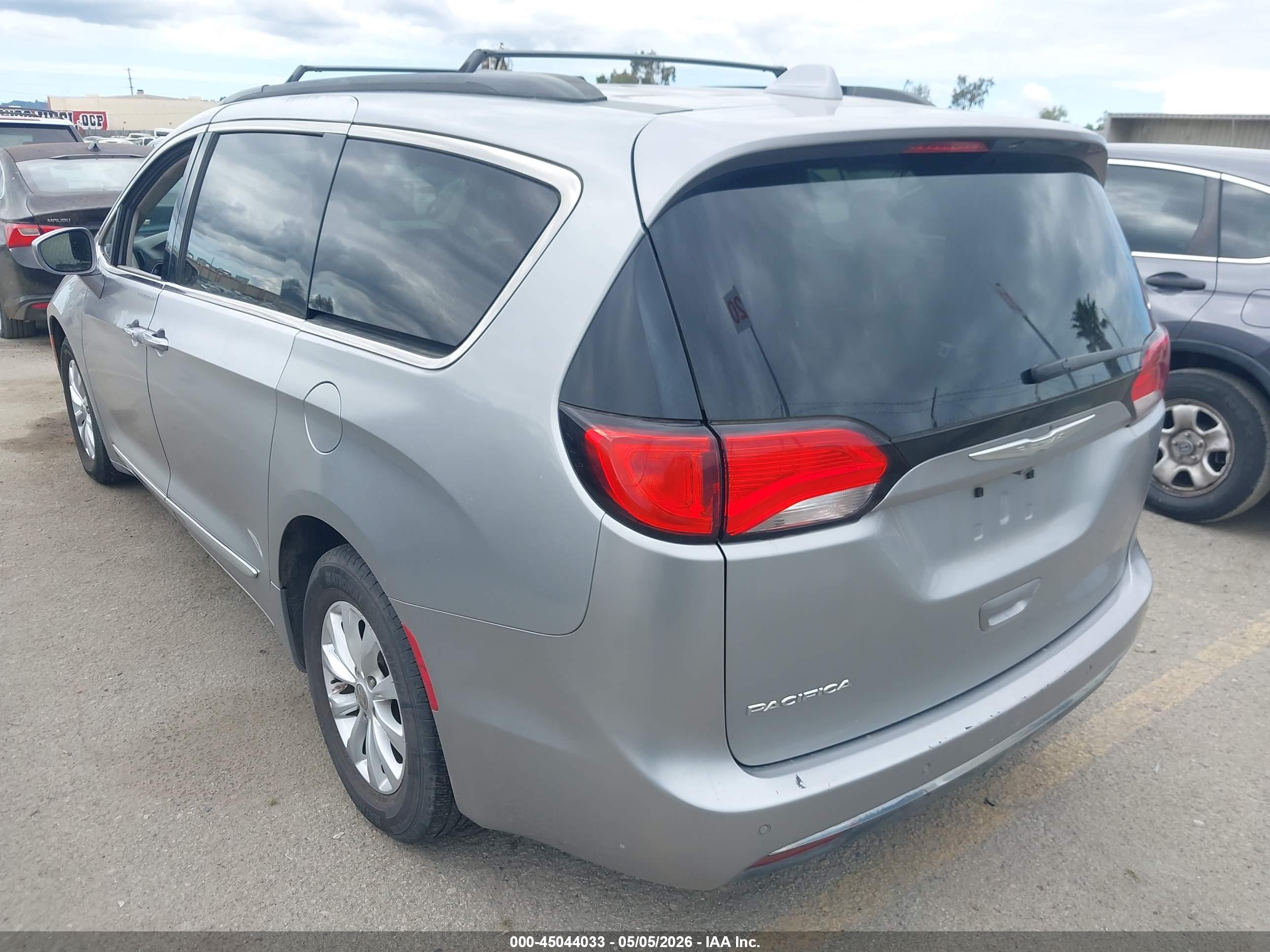 CHRYSLER PACIFICA image 3