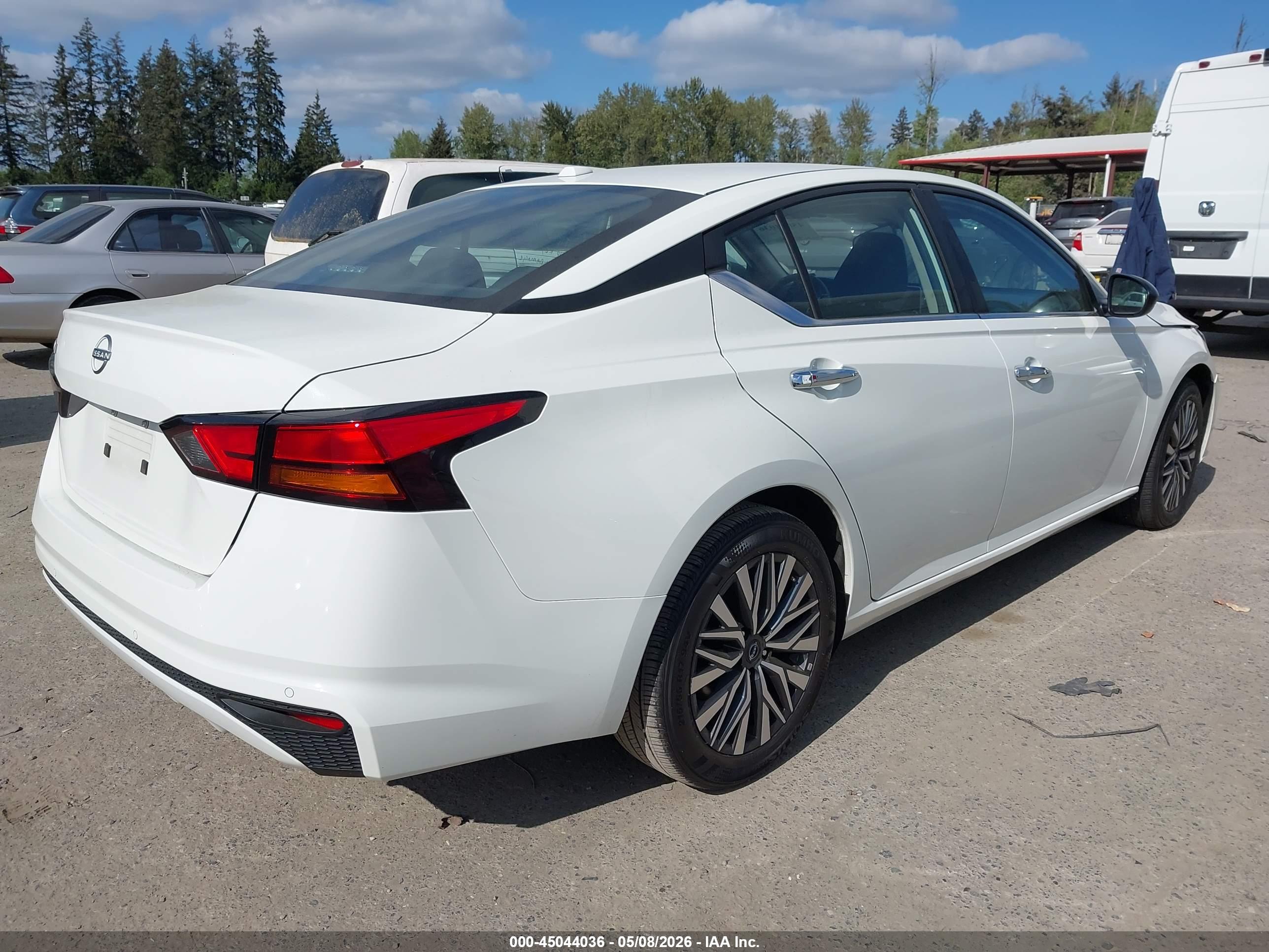 NISSAN ALTIMA image 4