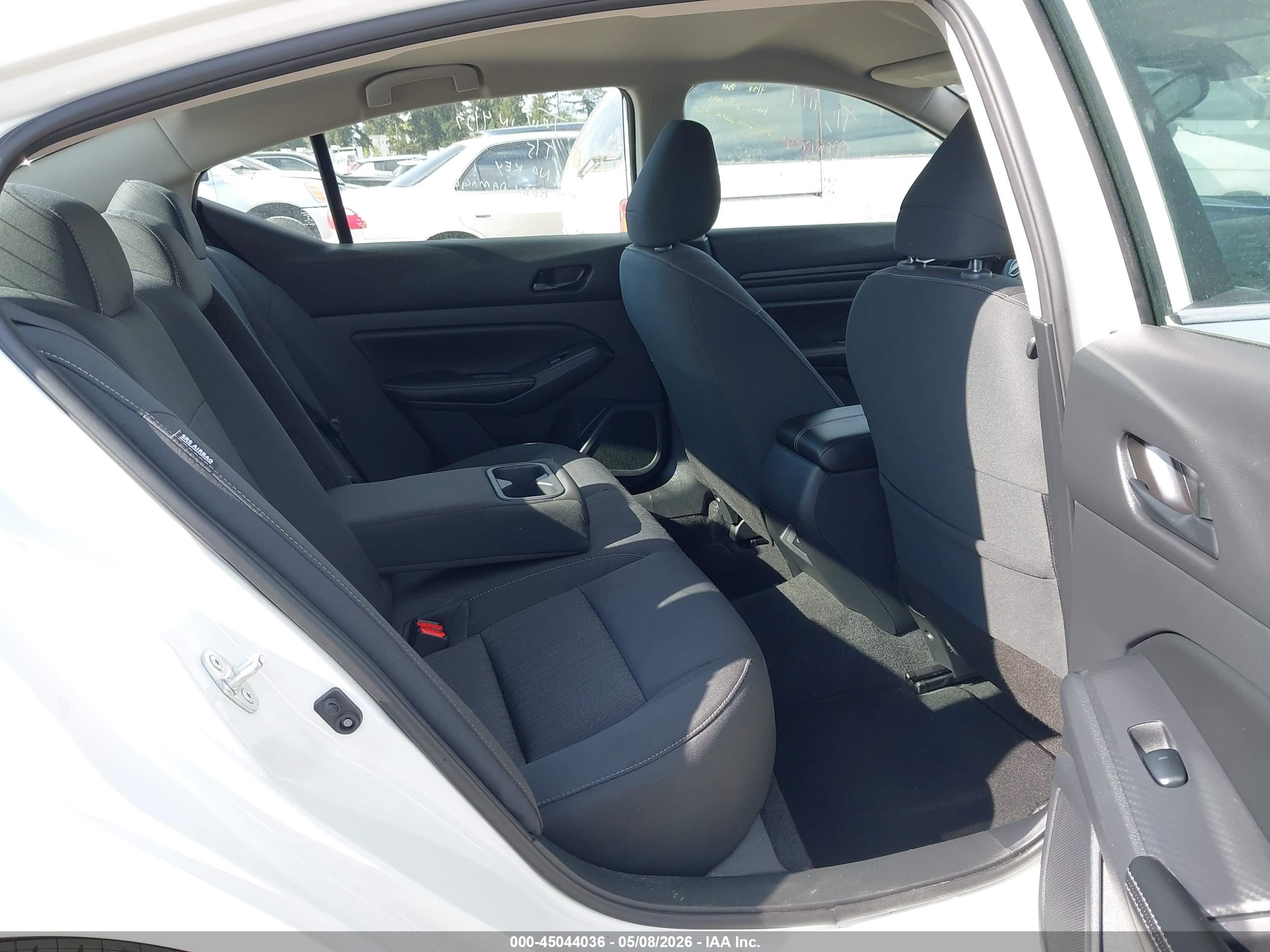 NISSAN ALTIMA image 8