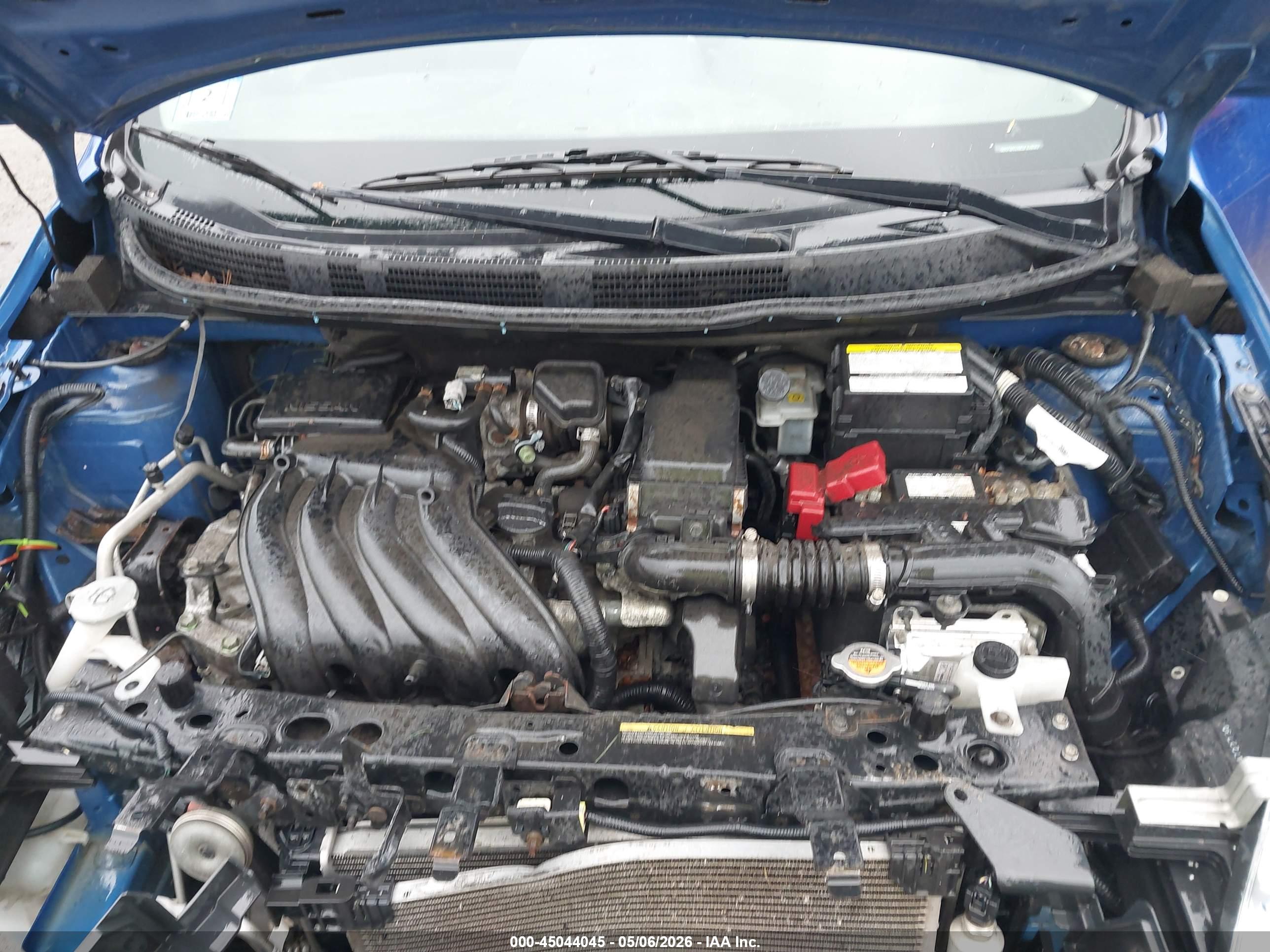 NISSAN VERSA image 10