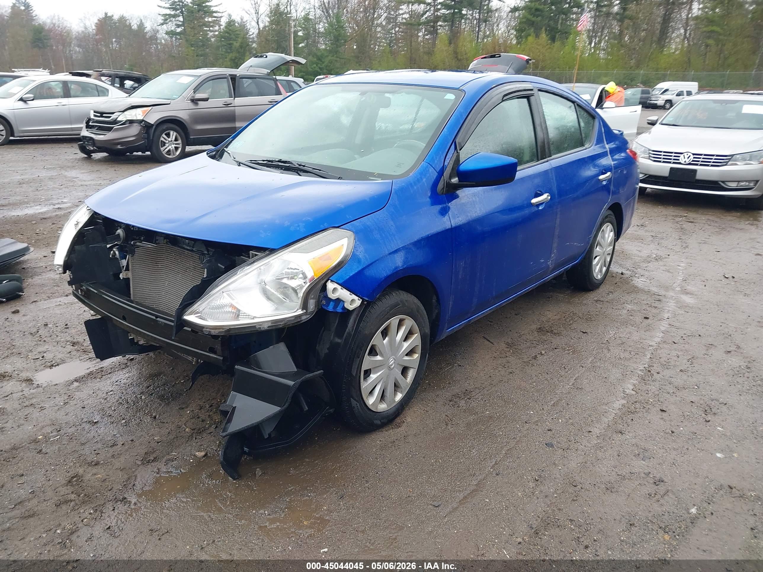 NISSAN VERSA image 2