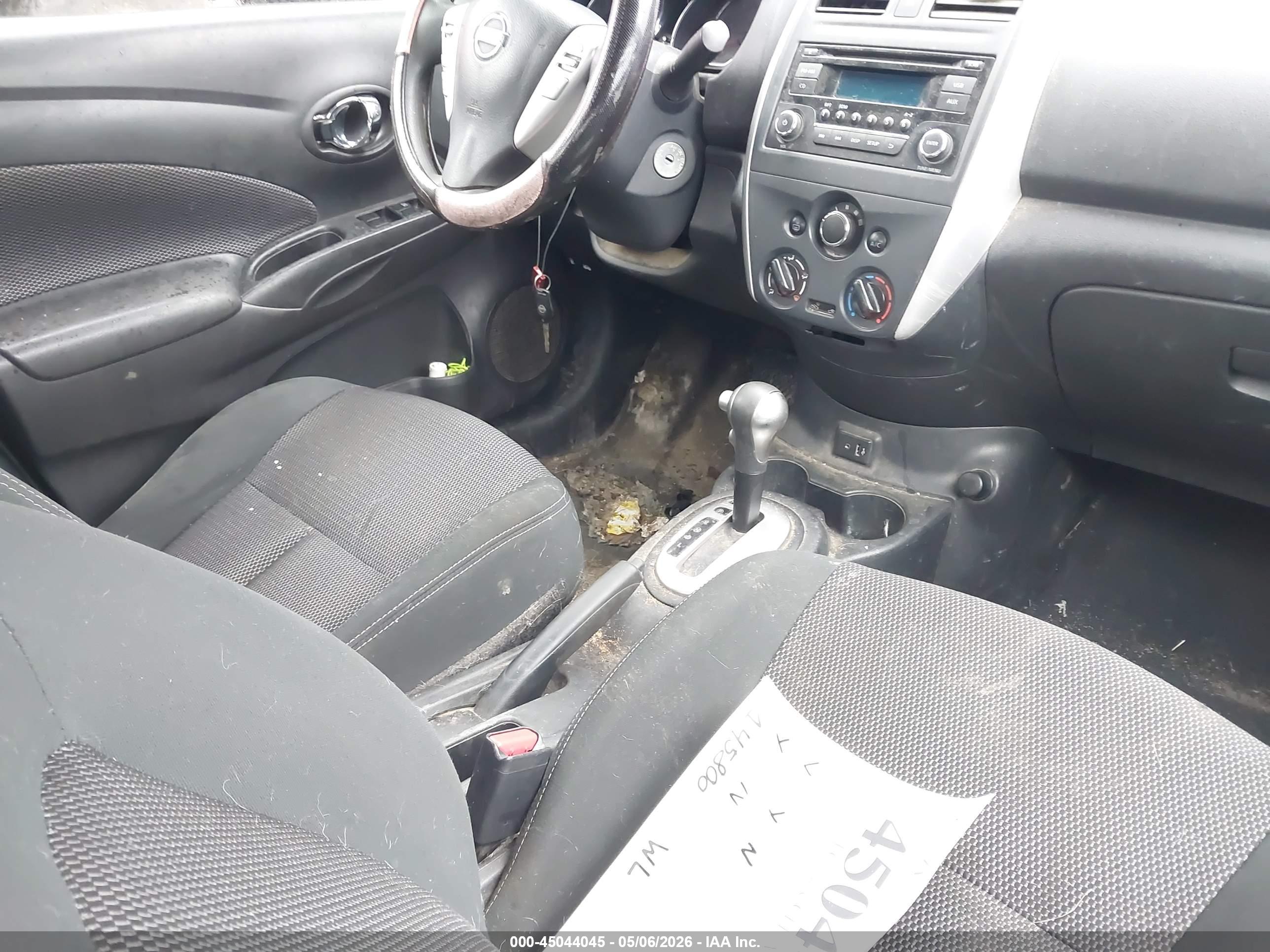 NISSAN VERSA image 5