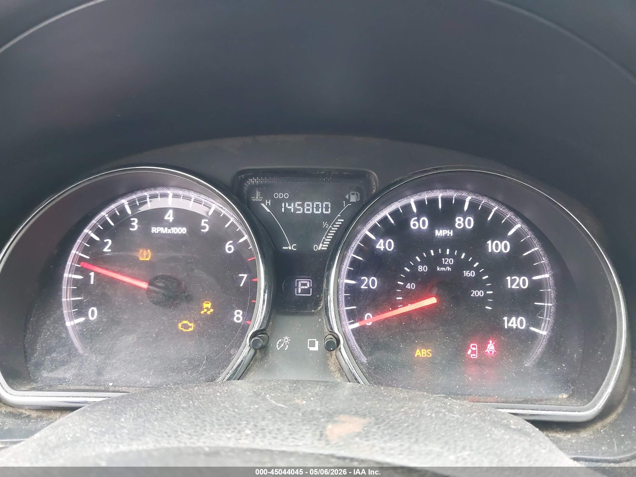 NISSAN VERSA image 7