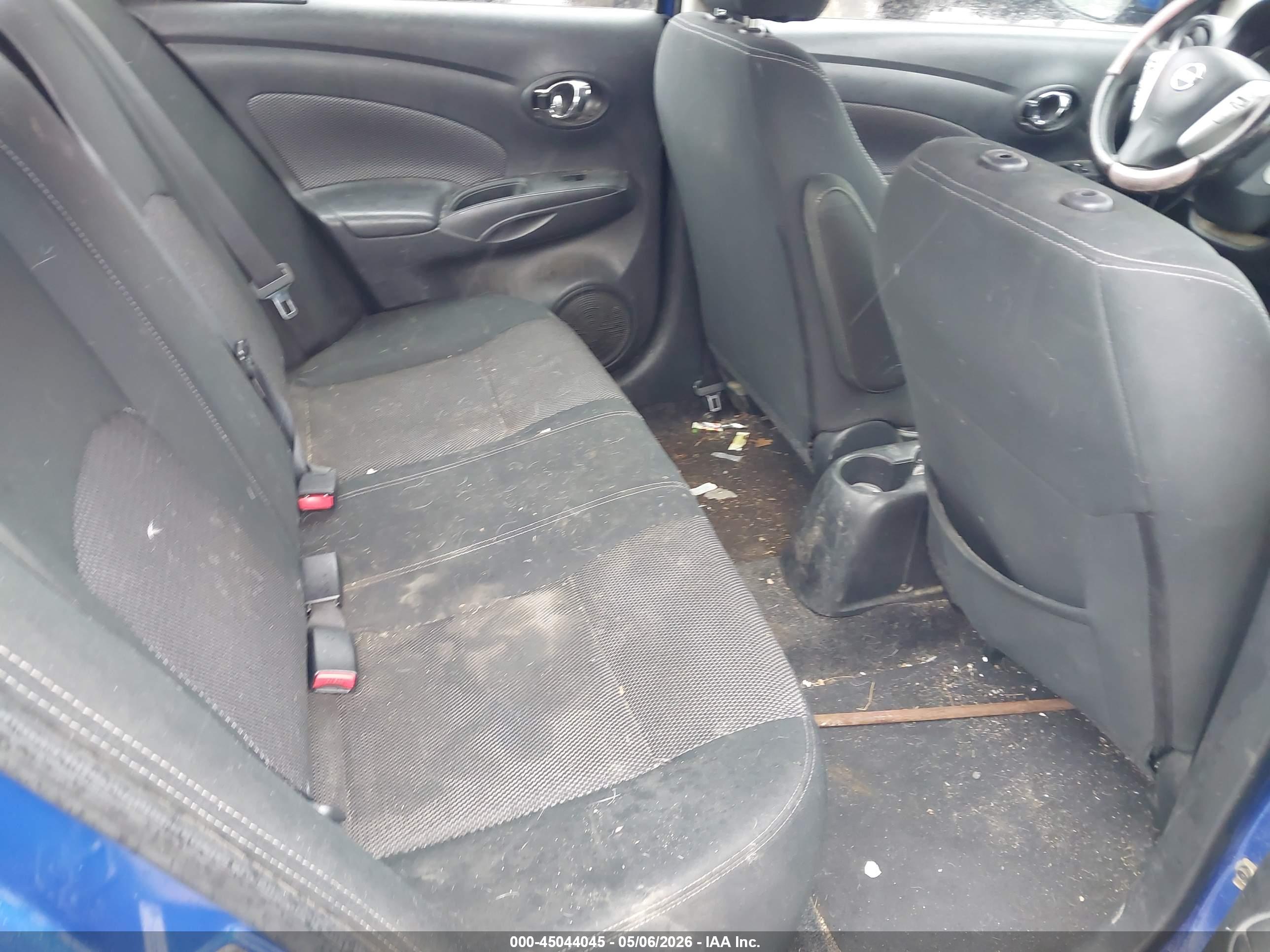 NISSAN VERSA image 8