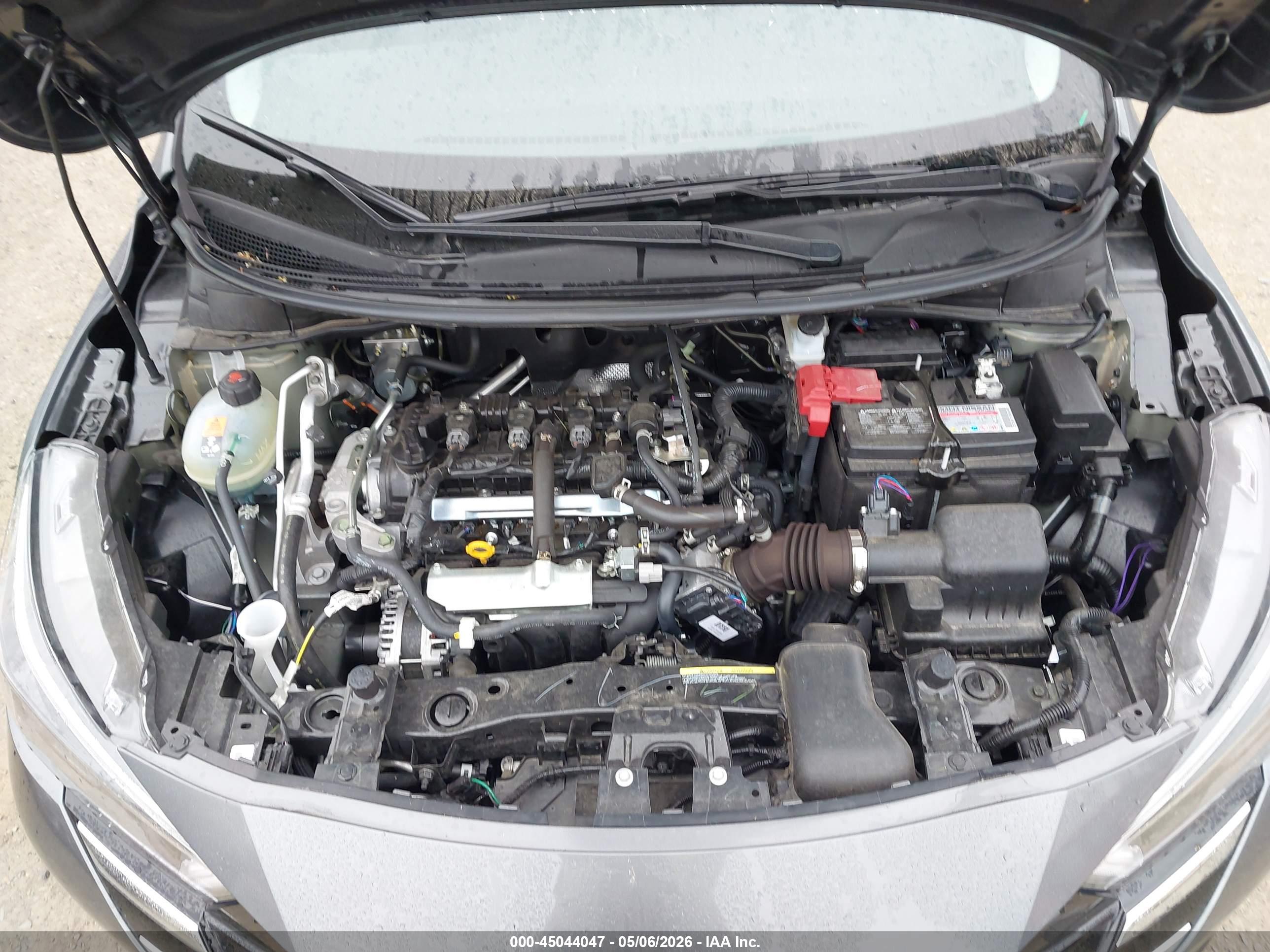 NISSAN VERSA image 10