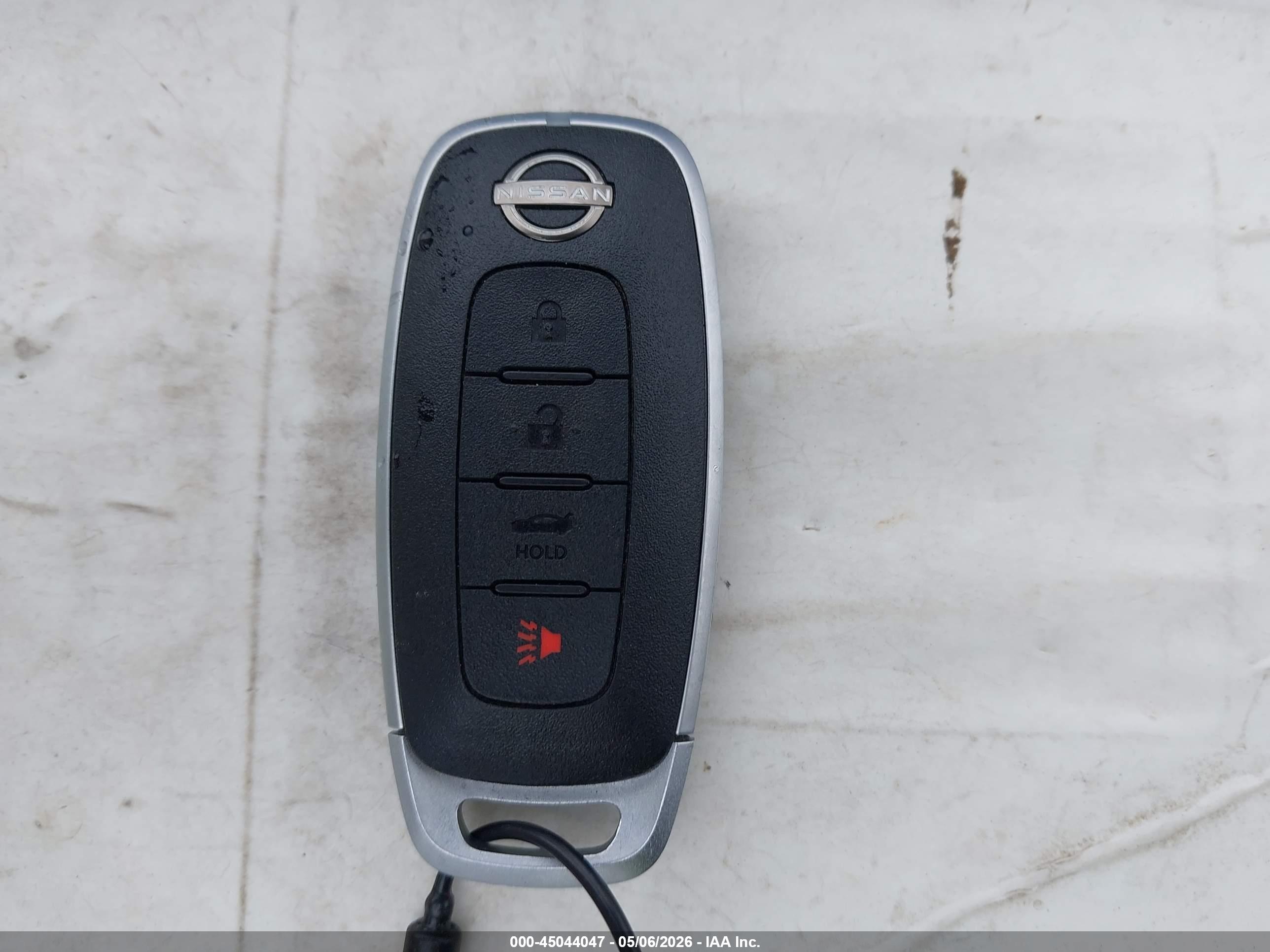 NISSAN VERSA image 11