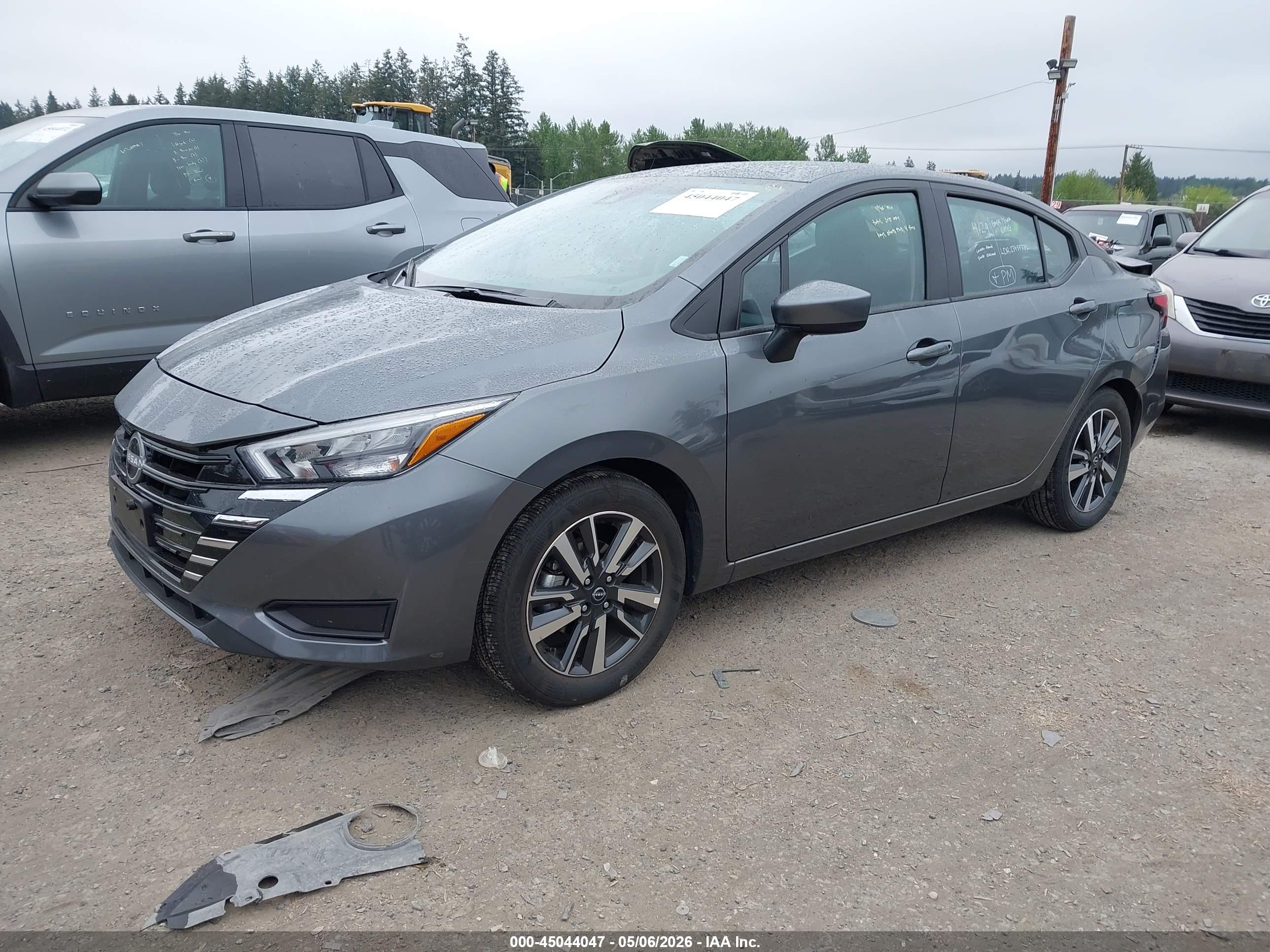 NISSAN VERSA image 2