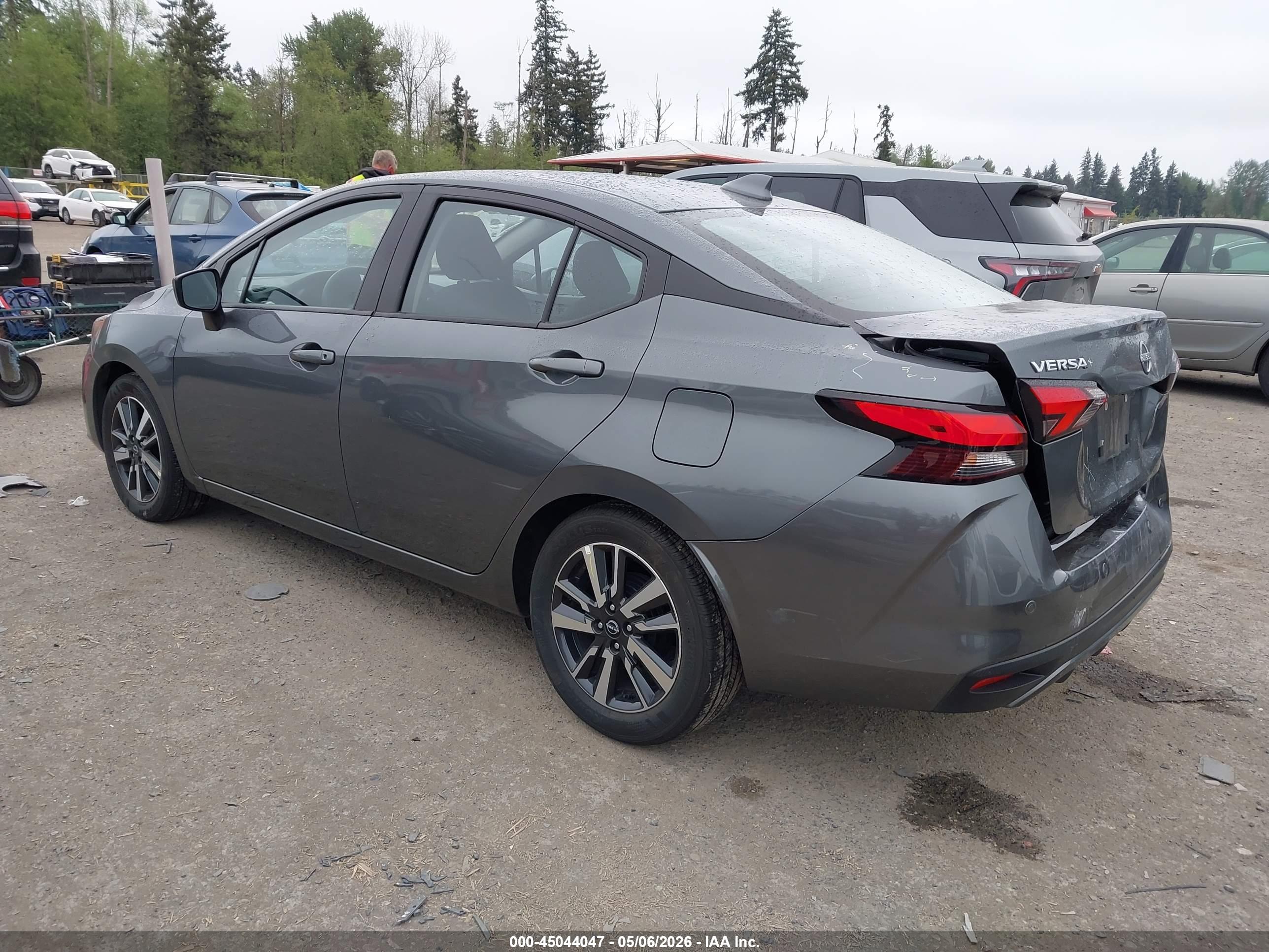 NISSAN VERSA image 3
