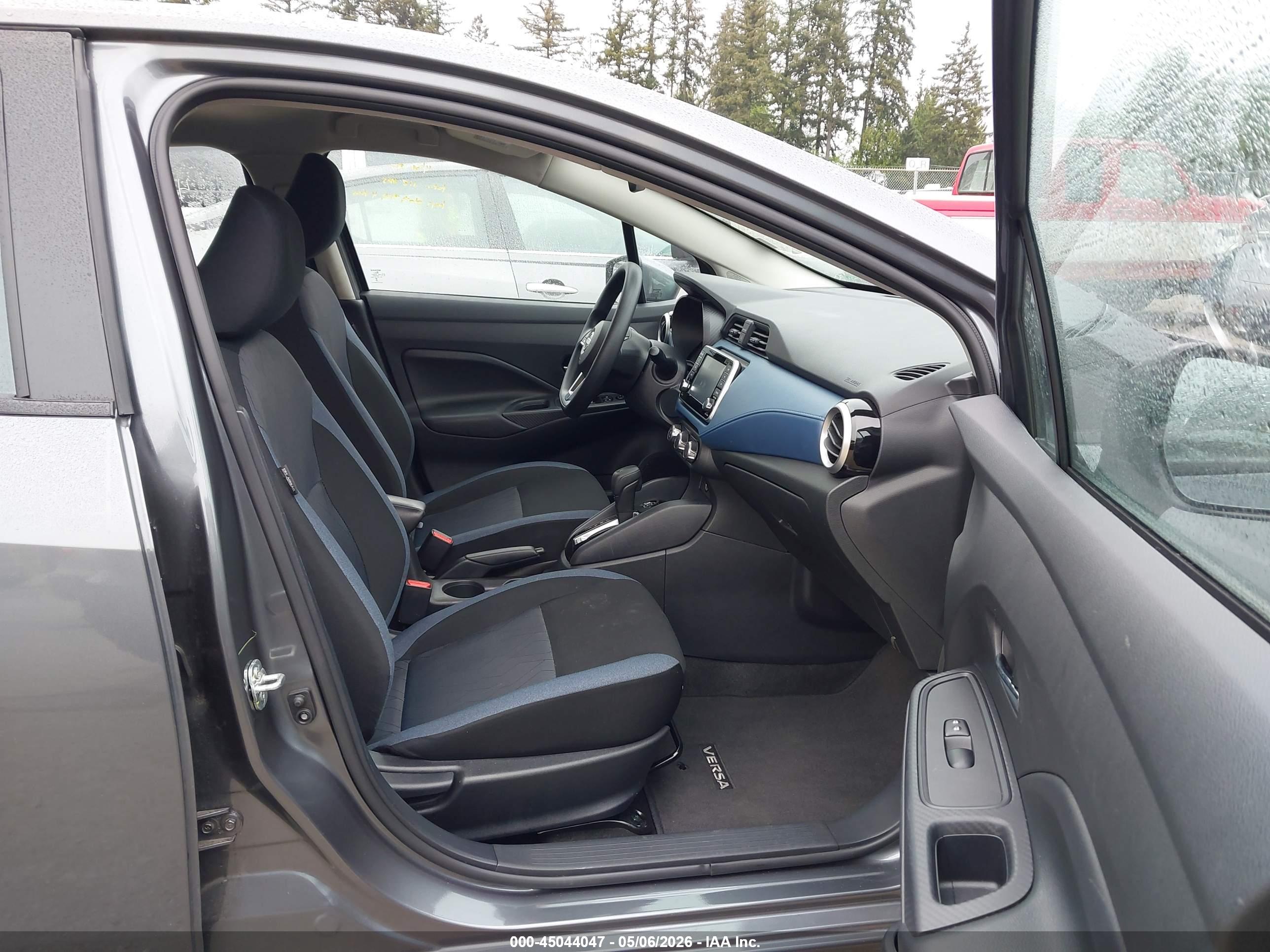 NISSAN VERSA image 5