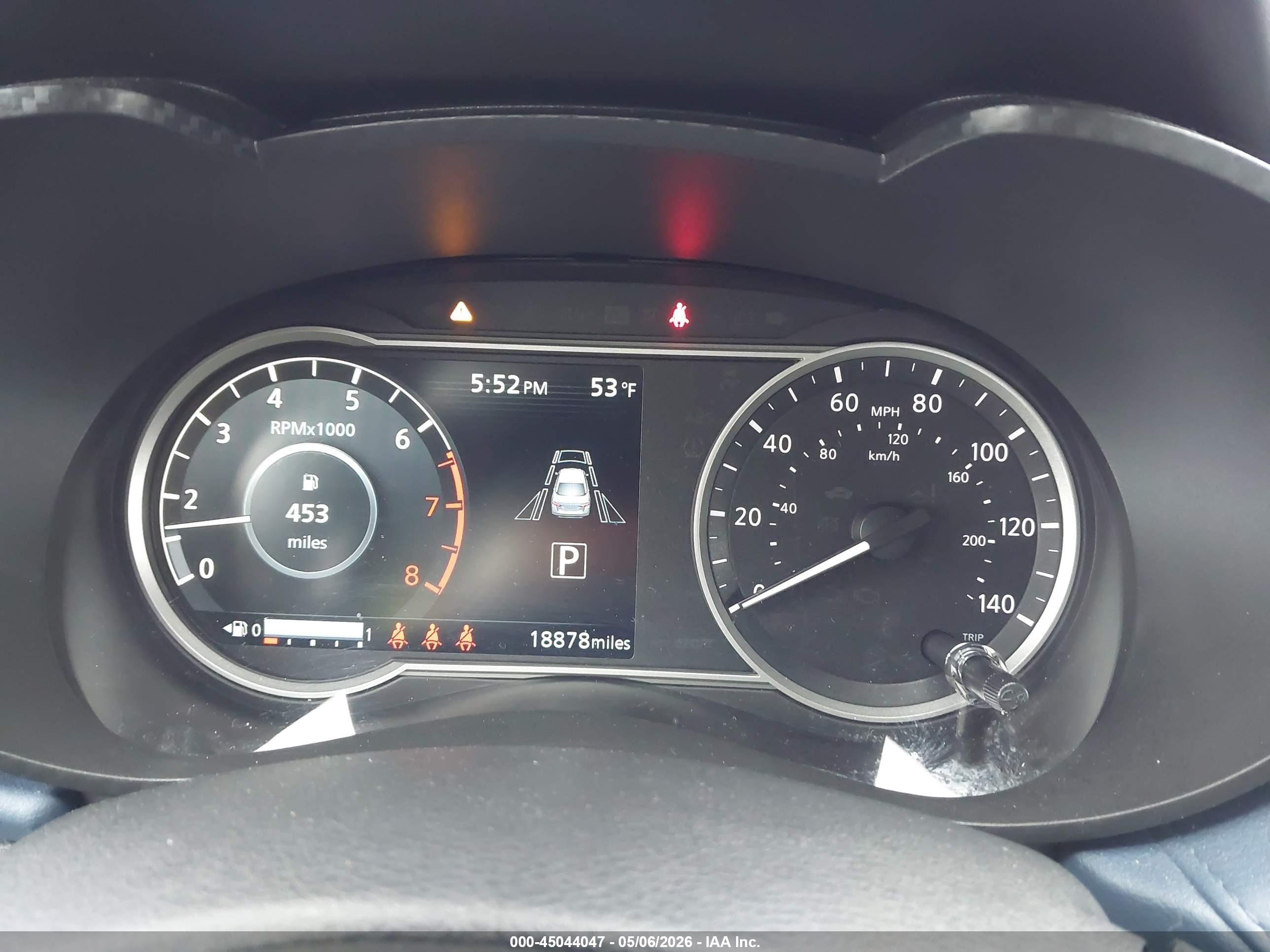 NISSAN VERSA image 7