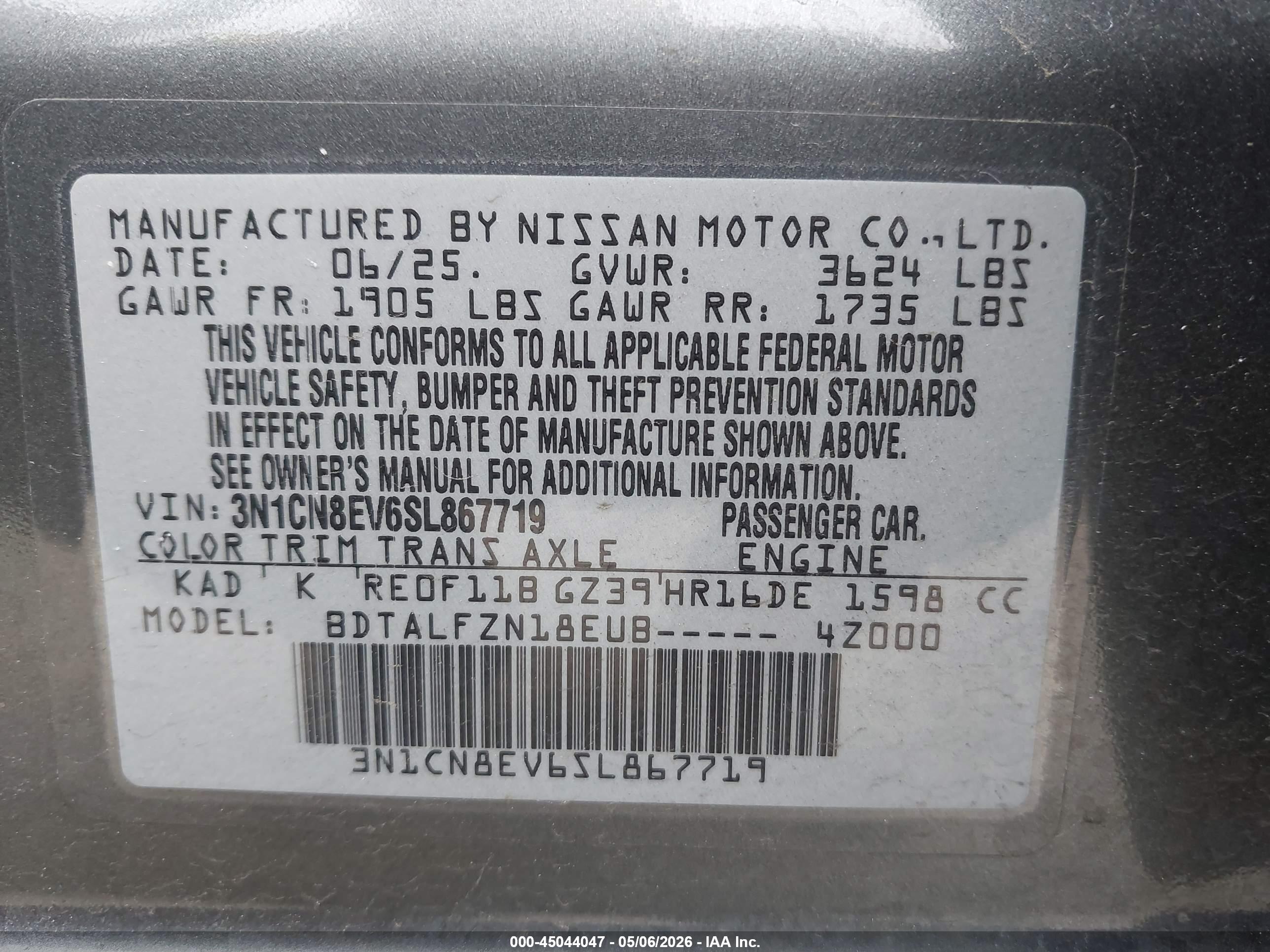 NISSAN VERSA image 9