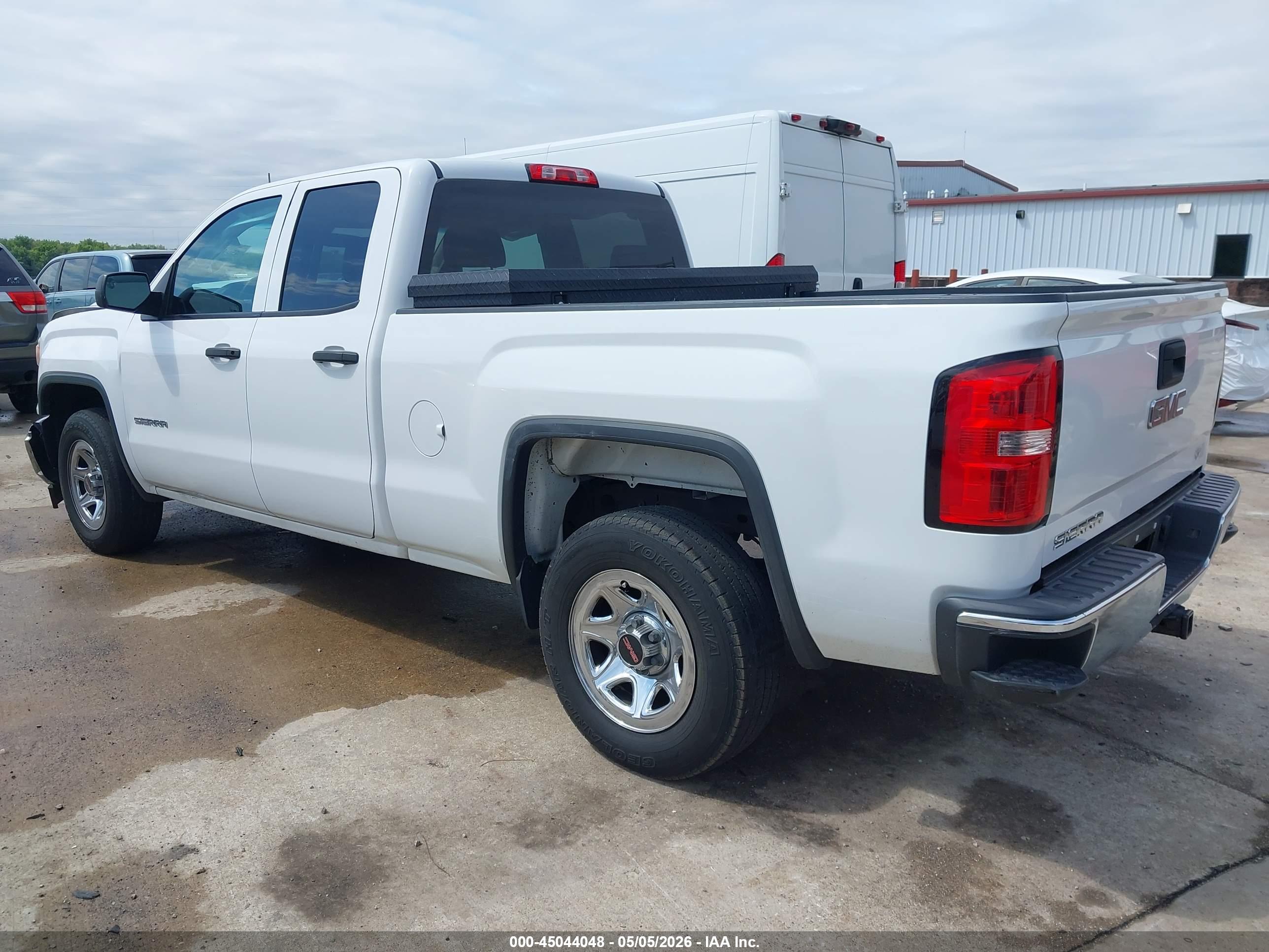 GMC SIERRA image 3