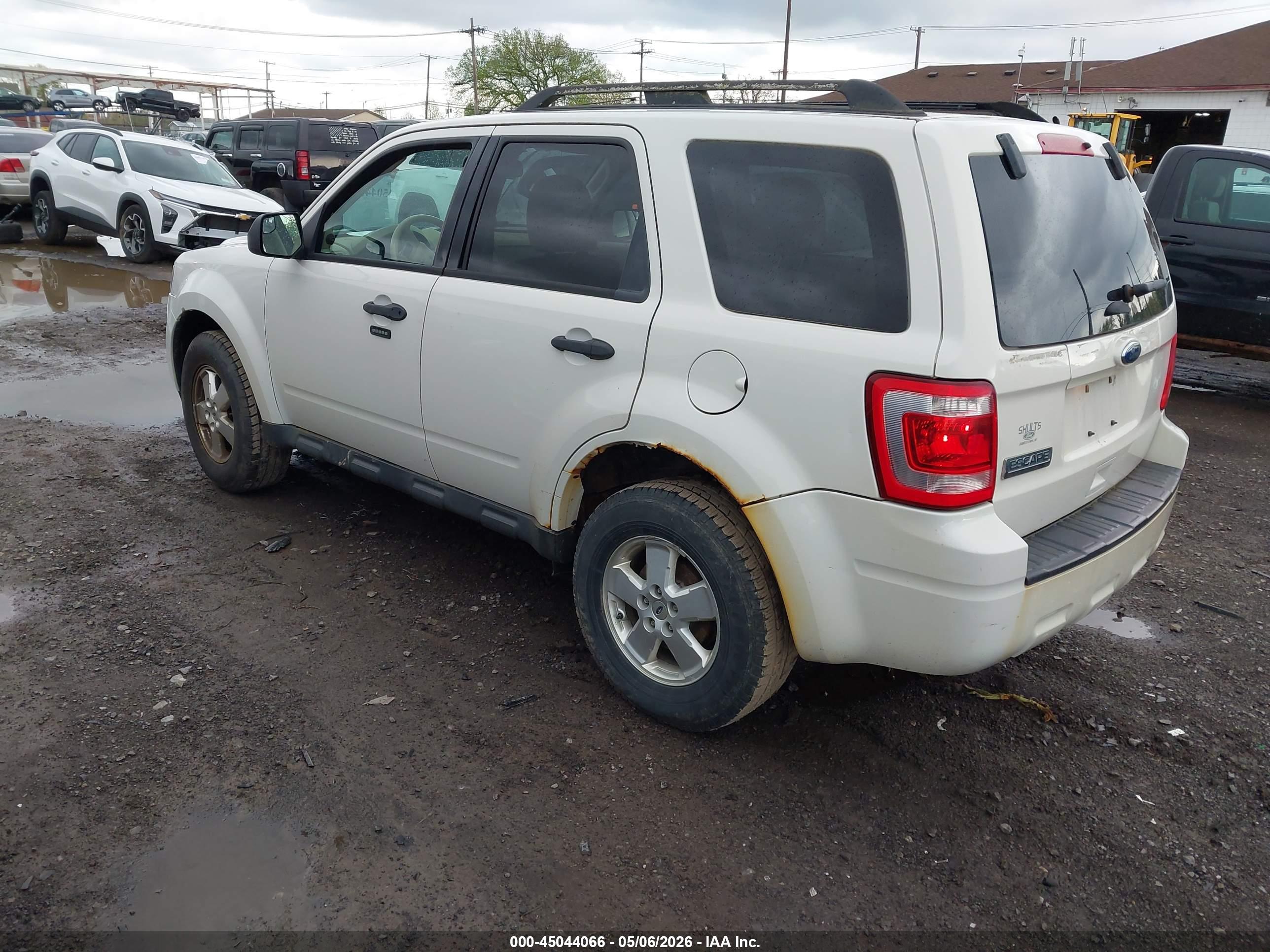 FORD ESCAPE image 3