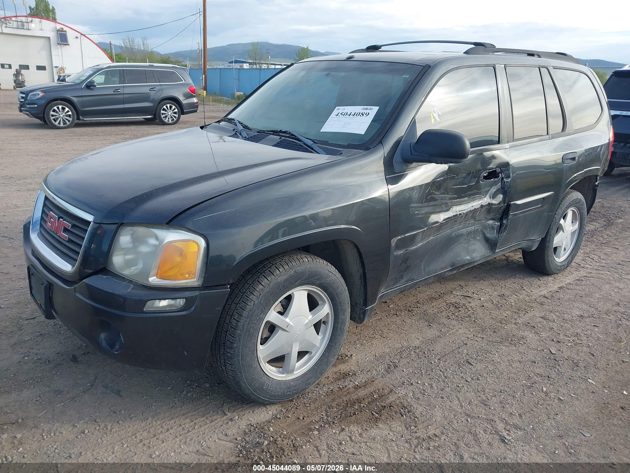 GMC ENVOY image 2