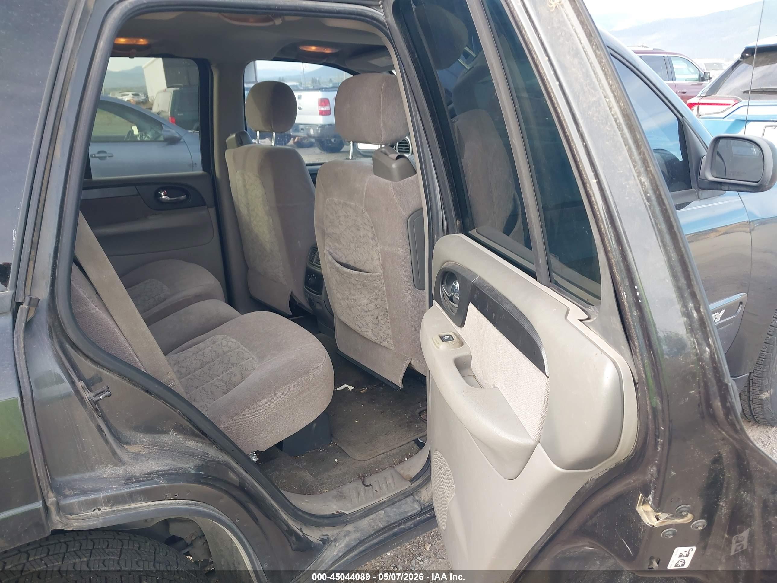 GMC ENVOY image 8