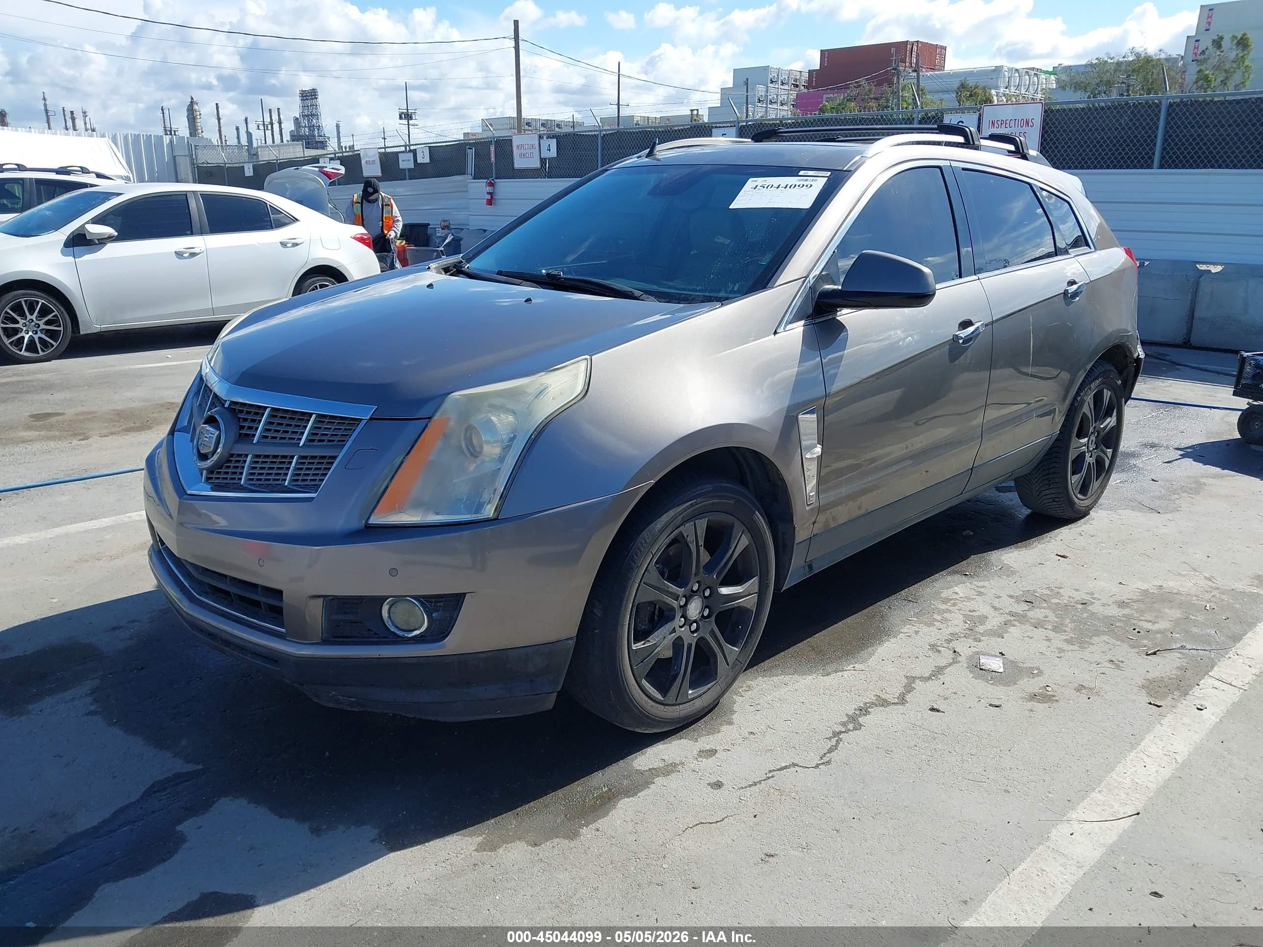 CADILLAC SRX image 2