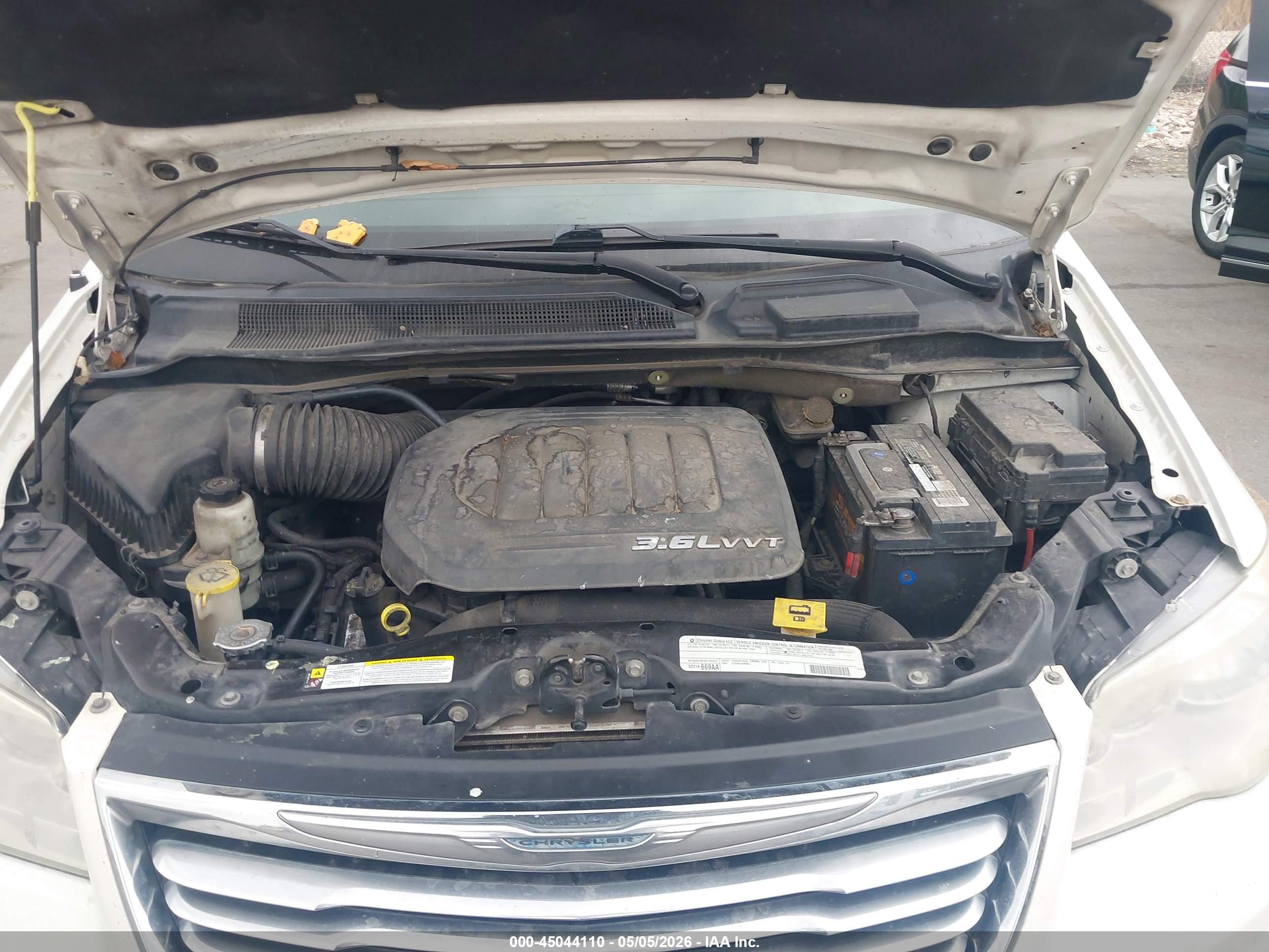 CHRYSLER TOWN image 10