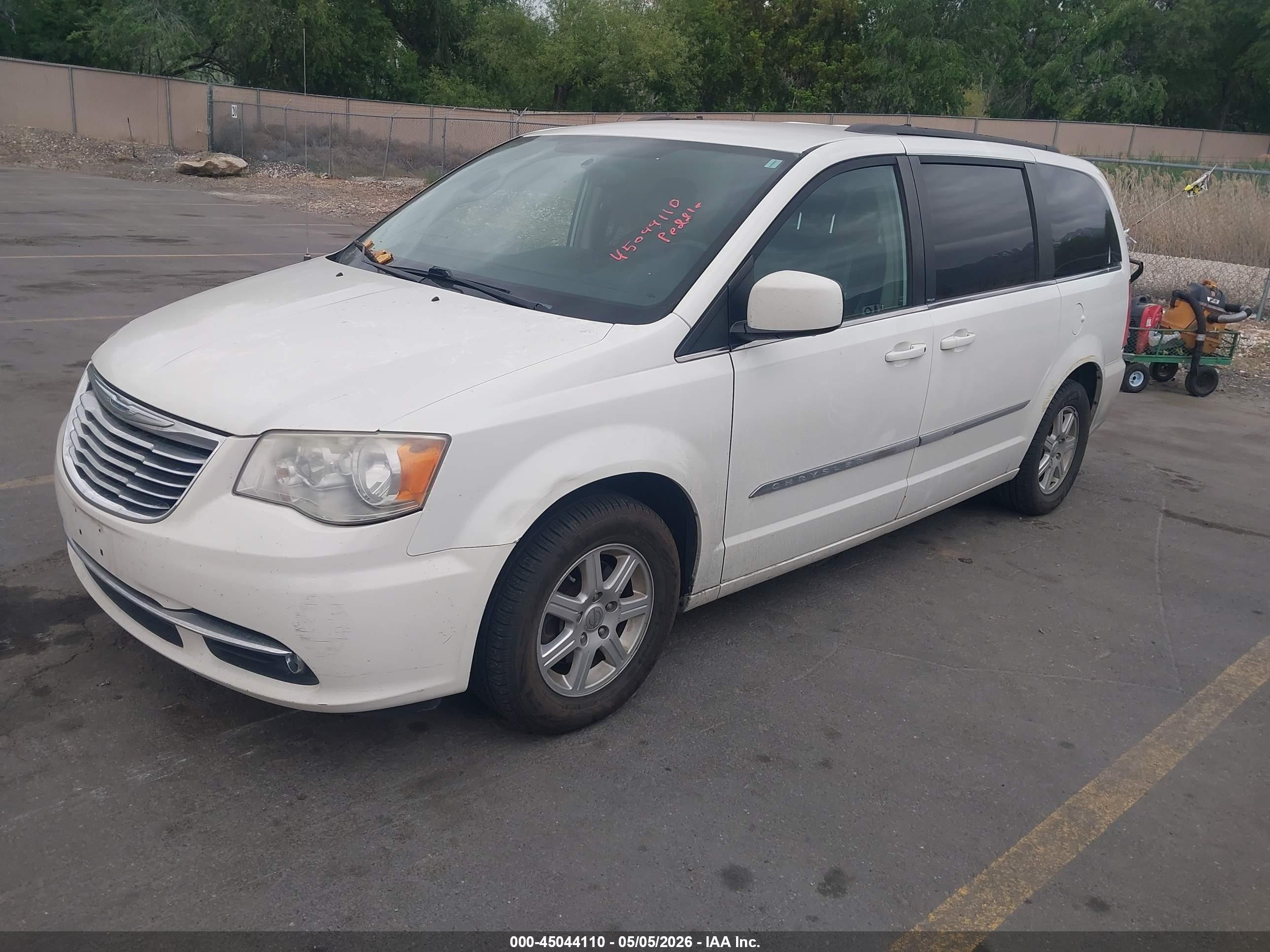 CHRYSLER TOWN image 2