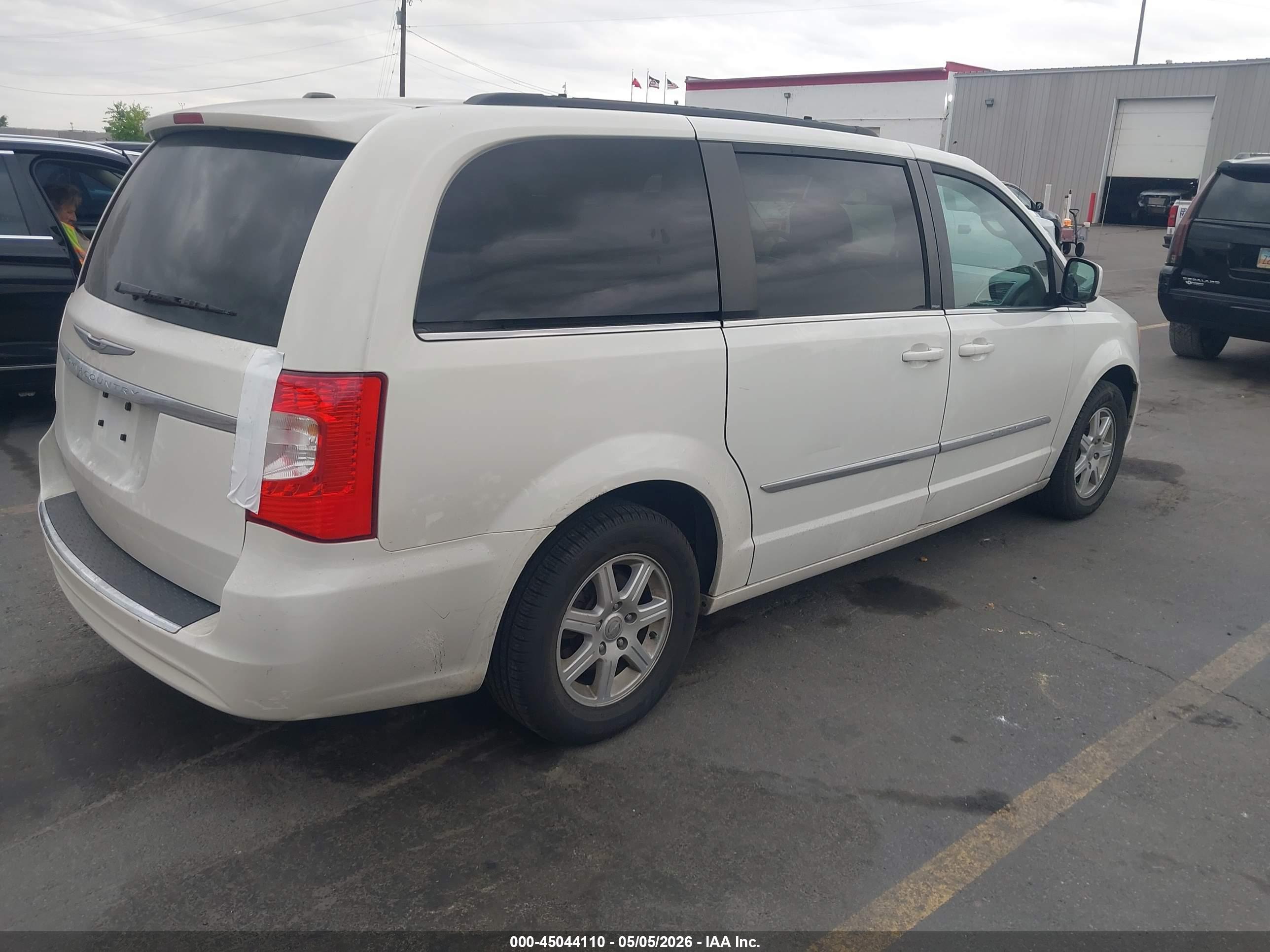 CHRYSLER TOWN image 4