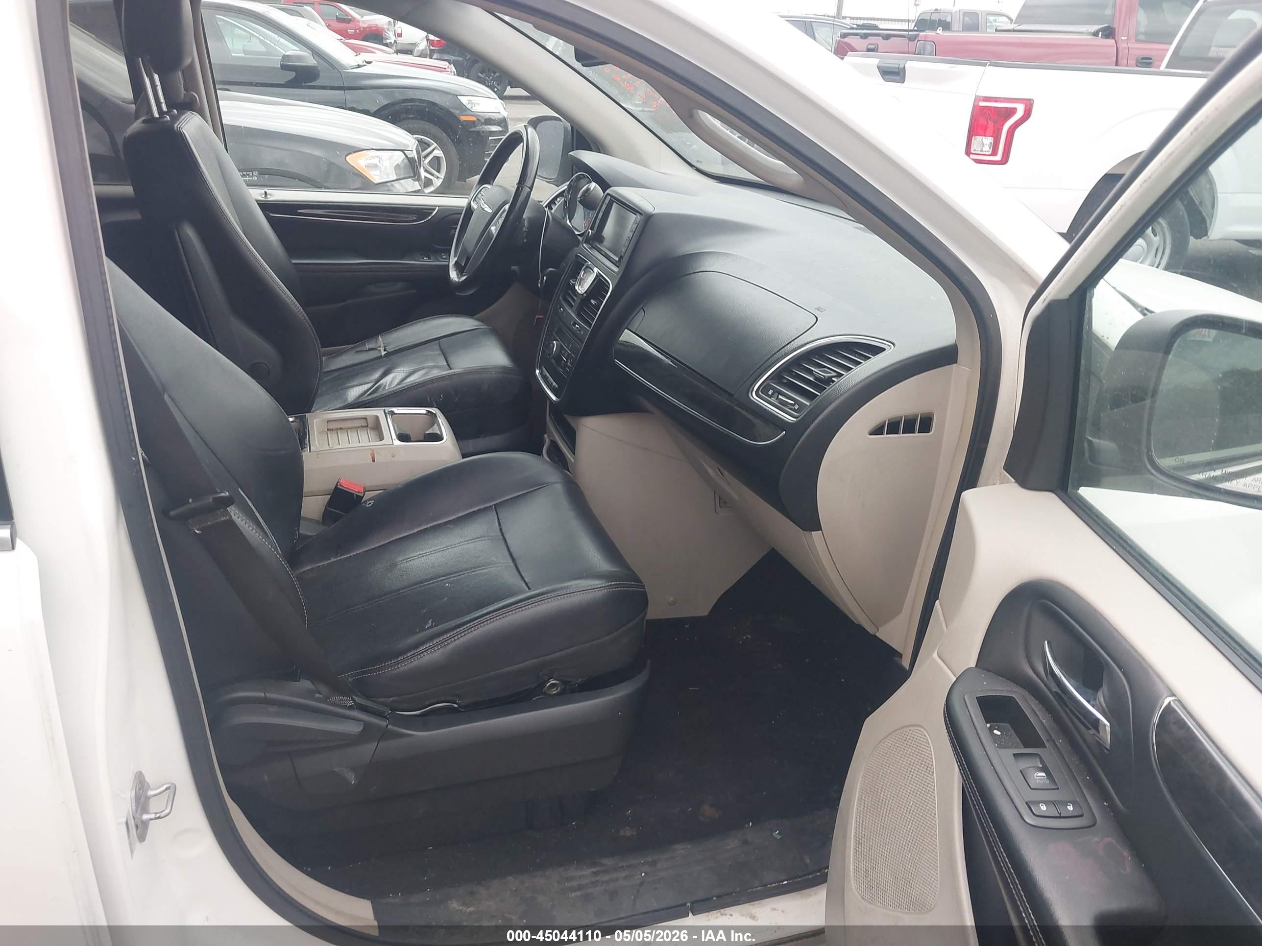 CHRYSLER TOWN image 5
