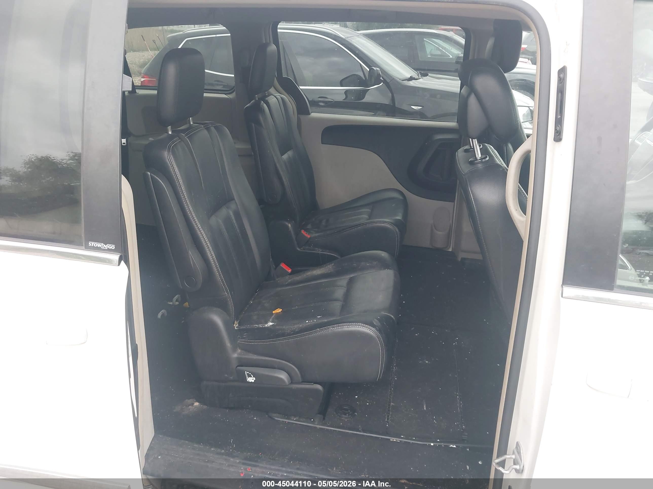 CHRYSLER TOWN image 8