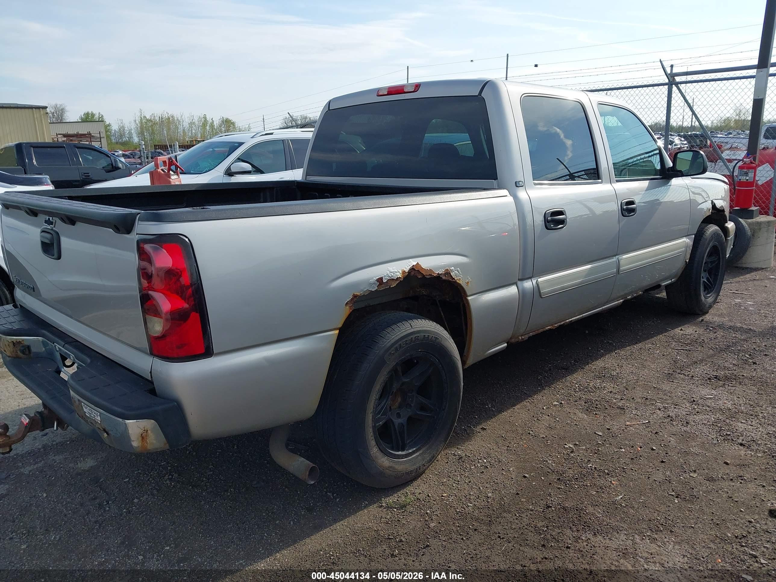 CHEVROLET SILVERADO image 4