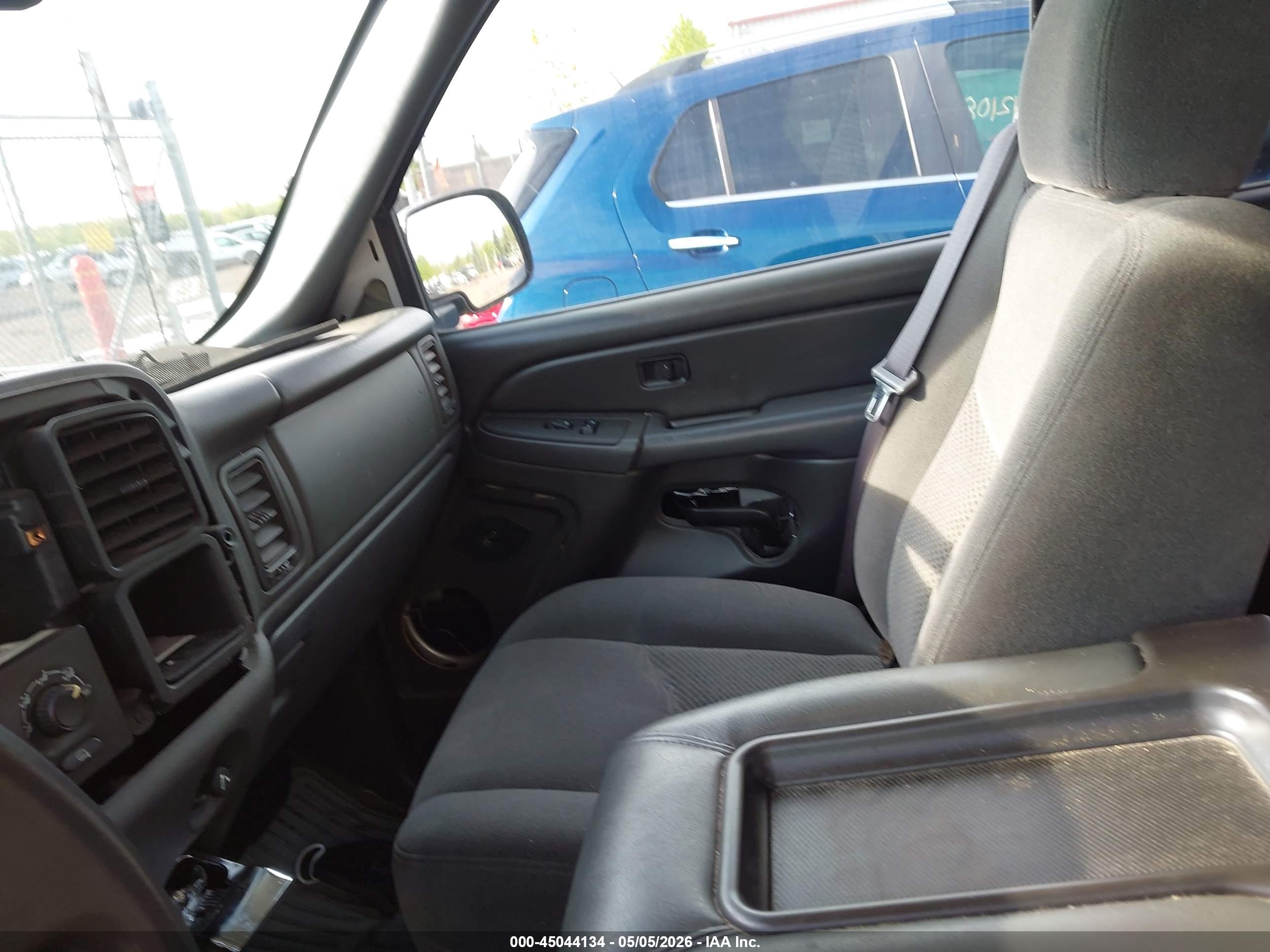CHEVROLET SILVERADO image 5