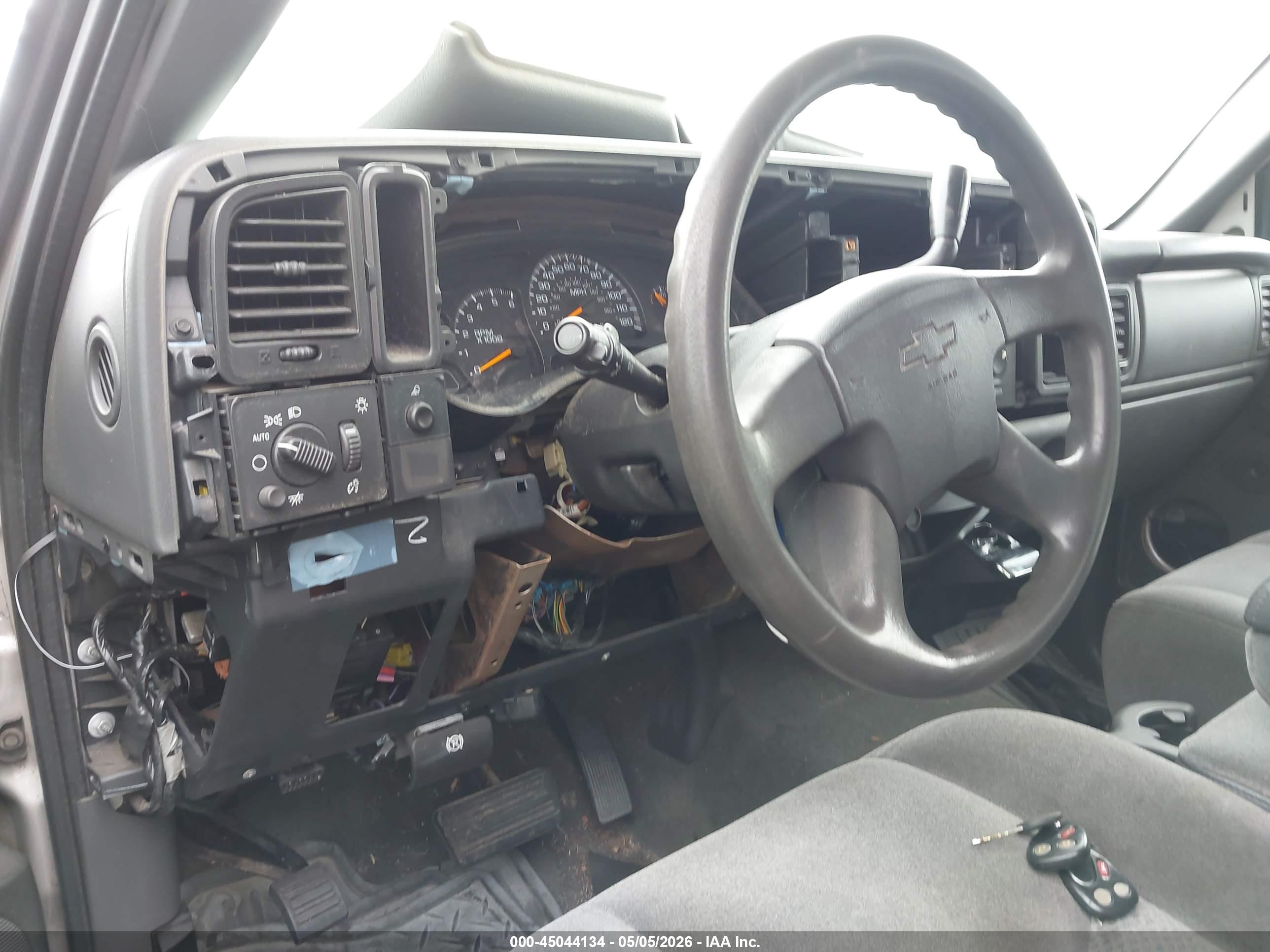 CHEVROLET SILVERADO image 6