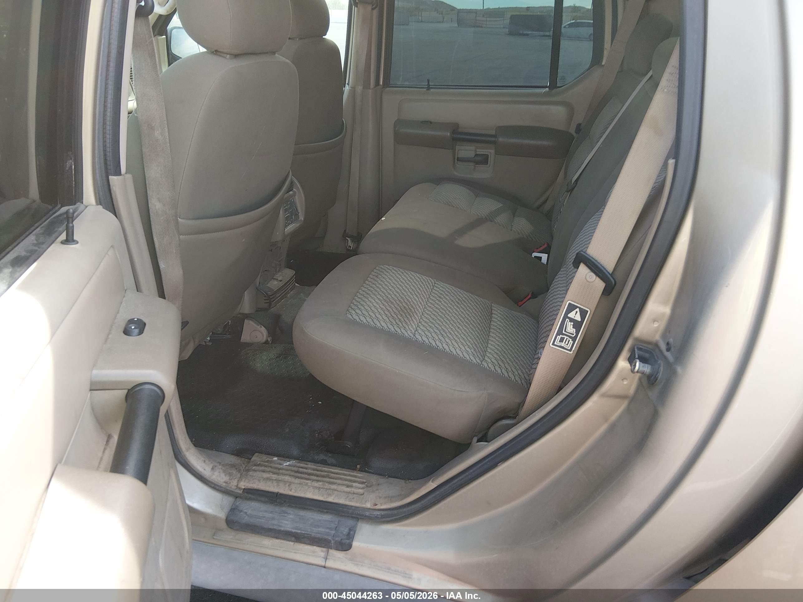 FORD EXPLORER image 8