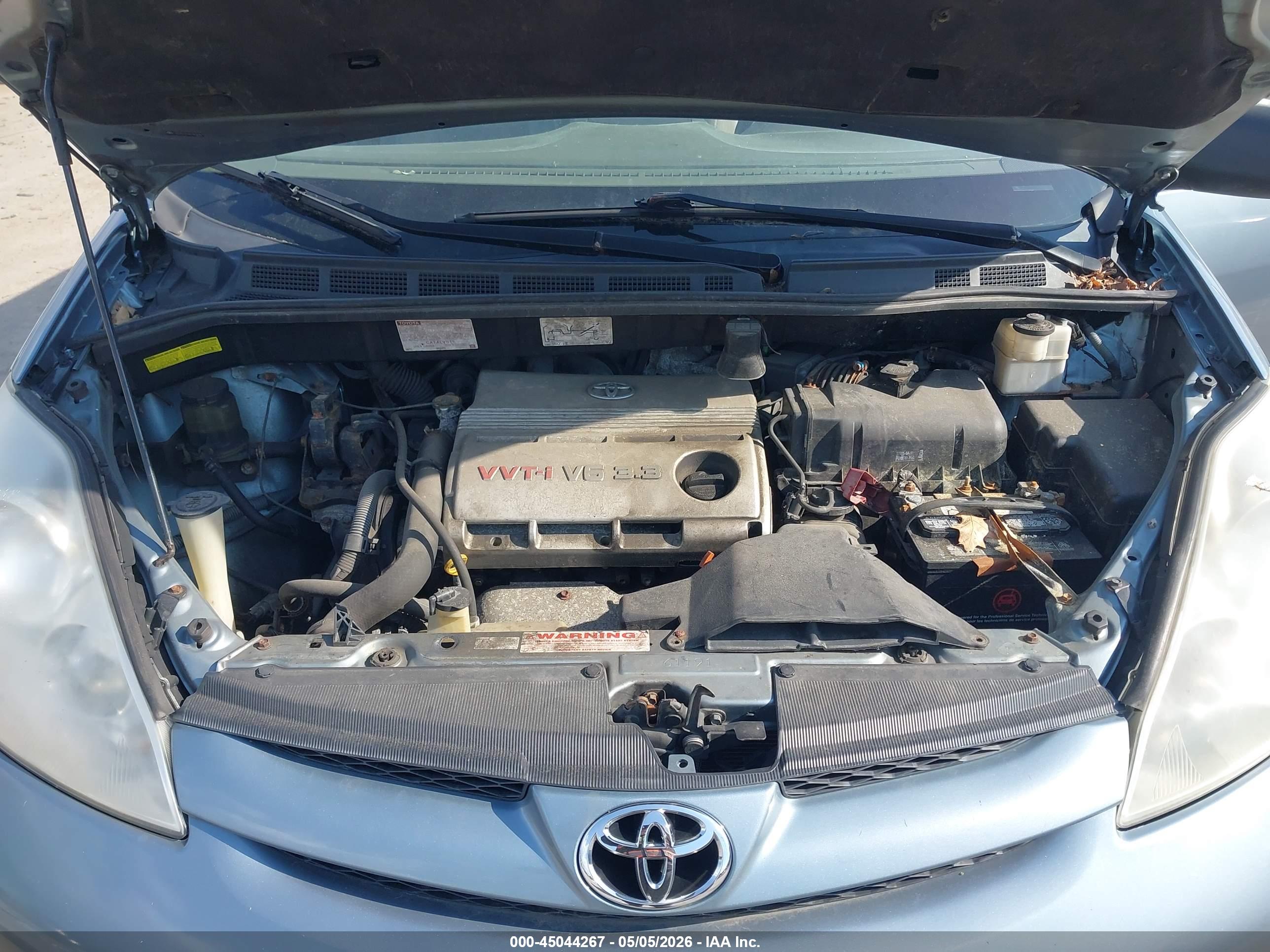 TOYOTA SIENNA image 10