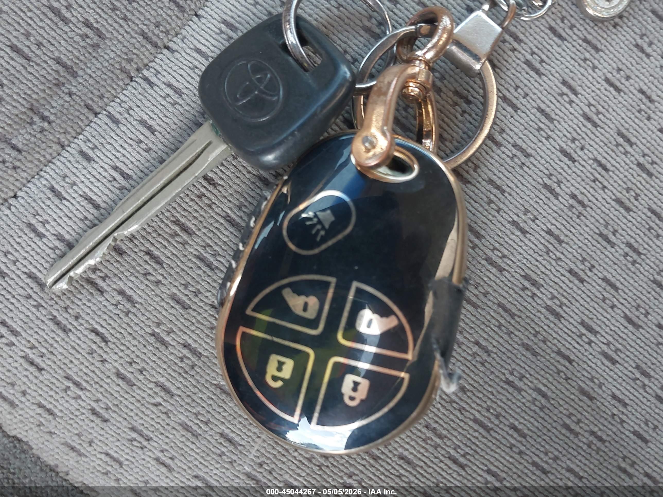 TOYOTA SIENNA image 11
