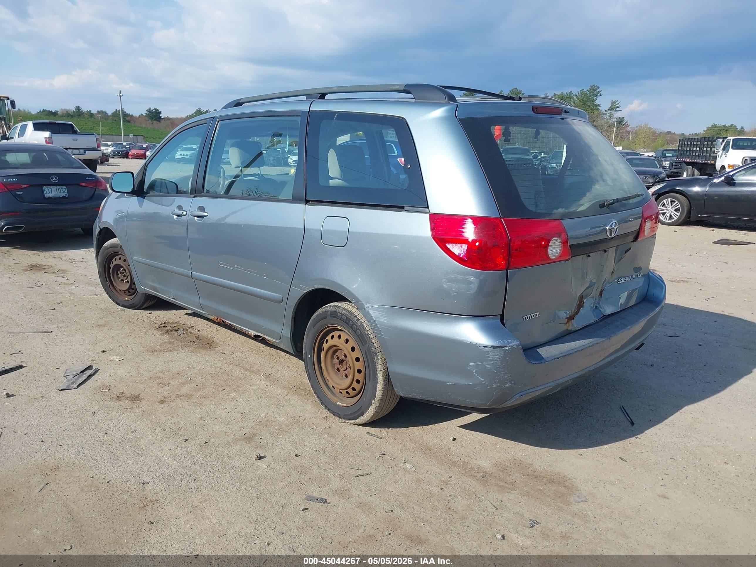 TOYOTA SIENNA image 3