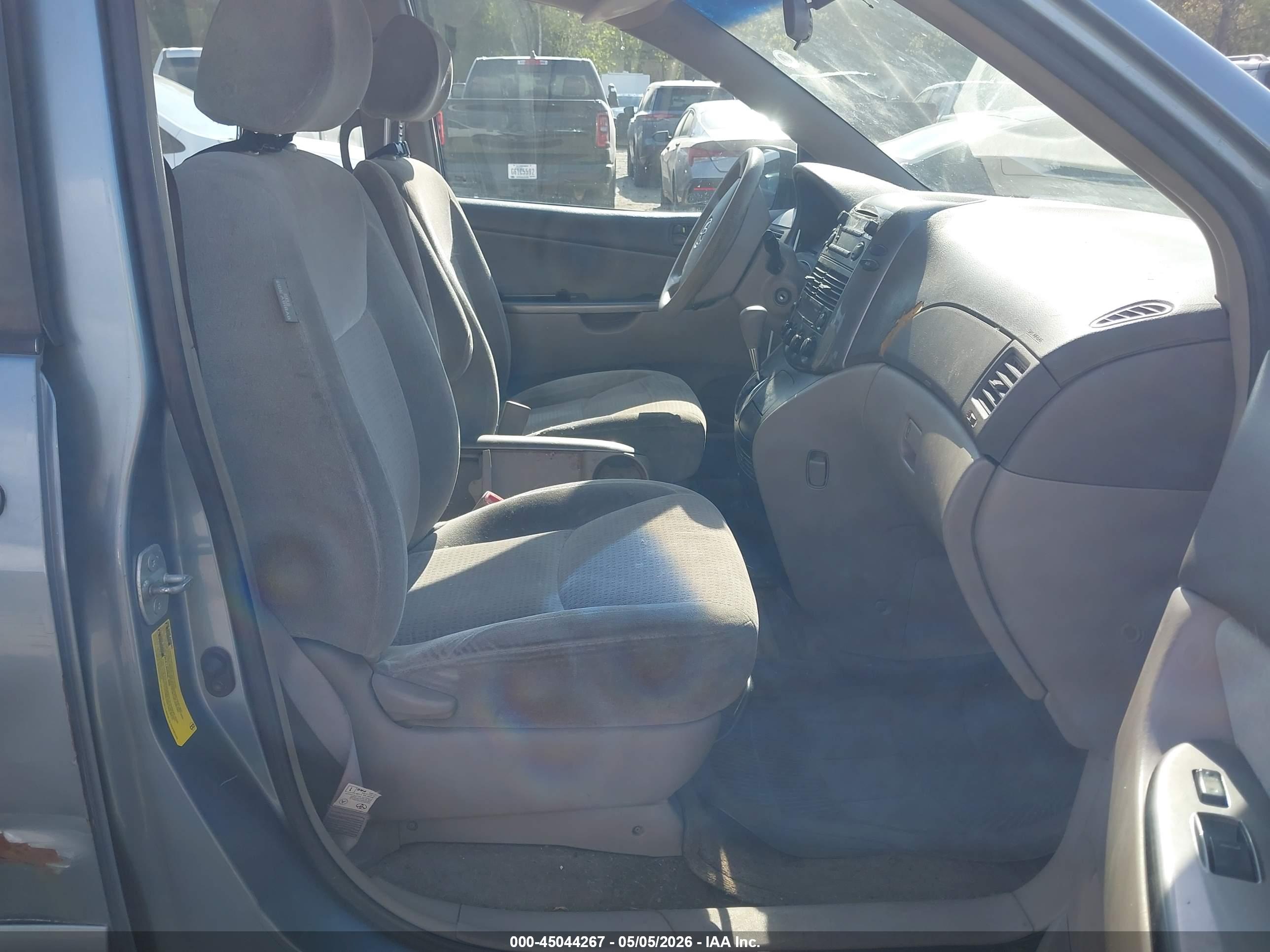 TOYOTA SIENNA image 5