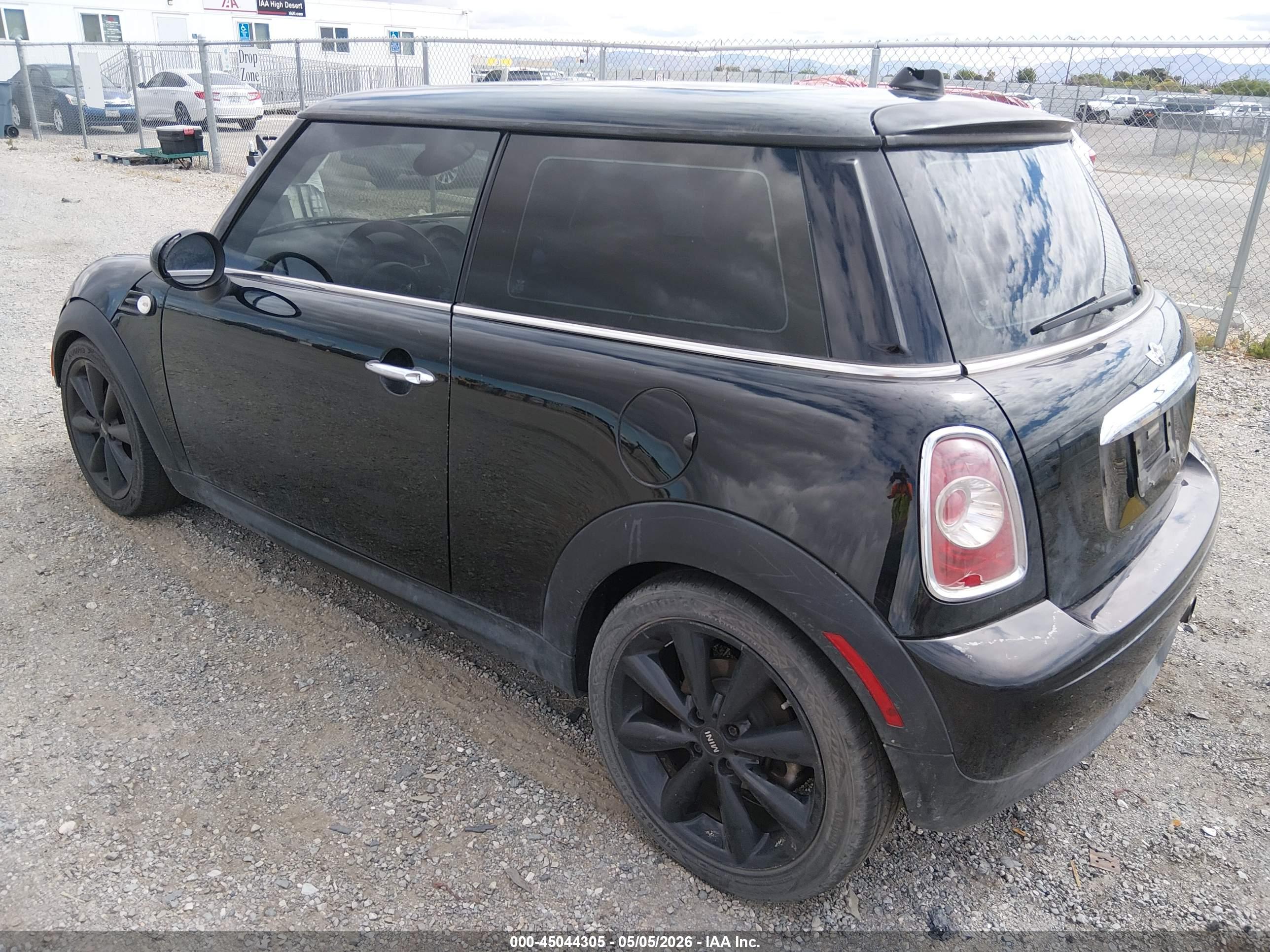 MINI COOPER image 3