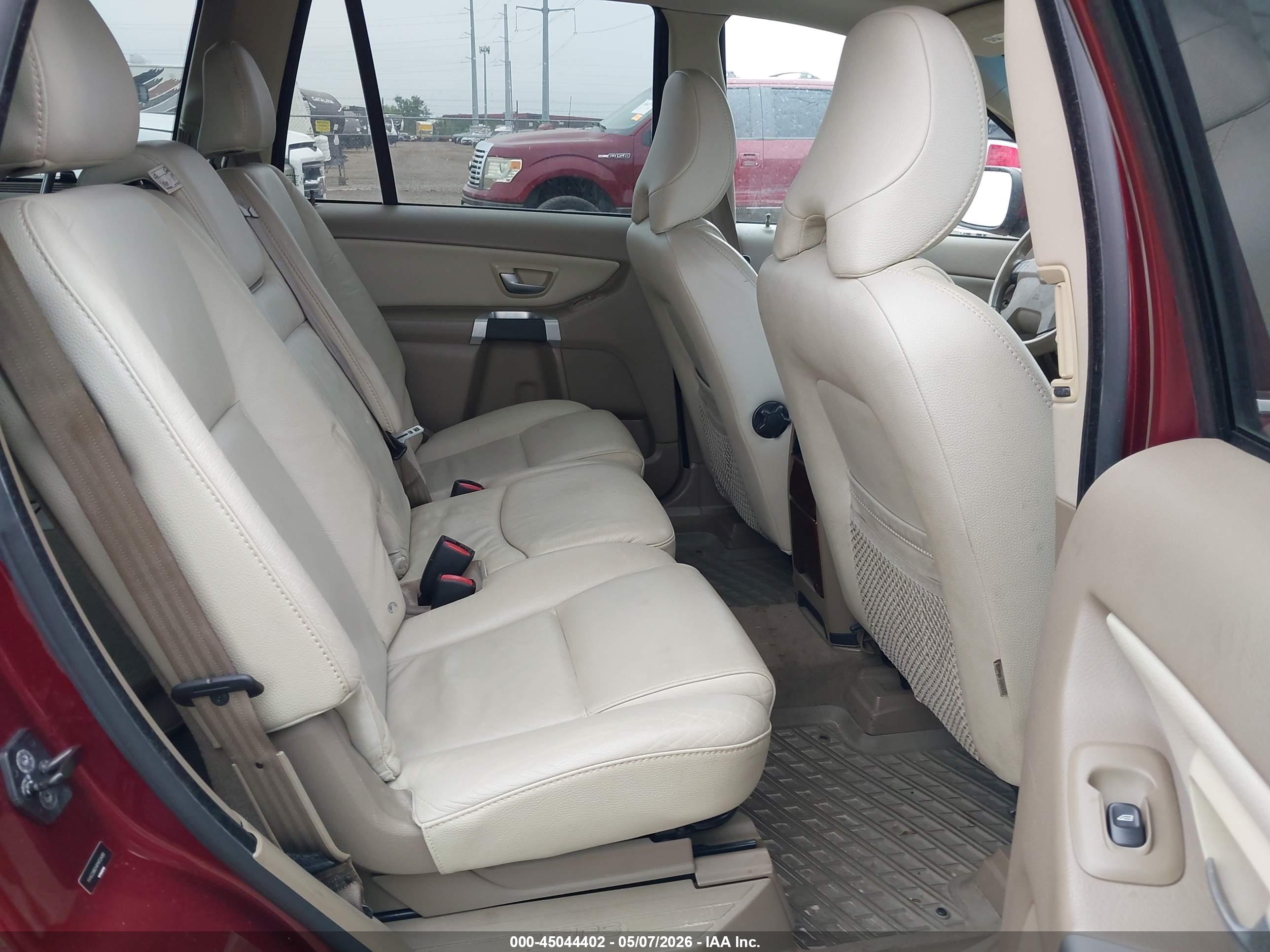 VOLVO XC90 image 8