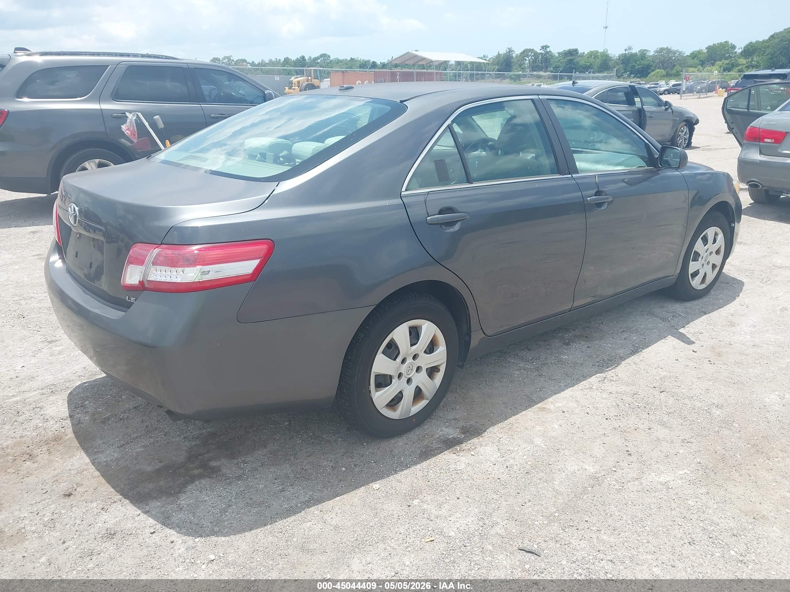 TOYOTA CAMRY image 4