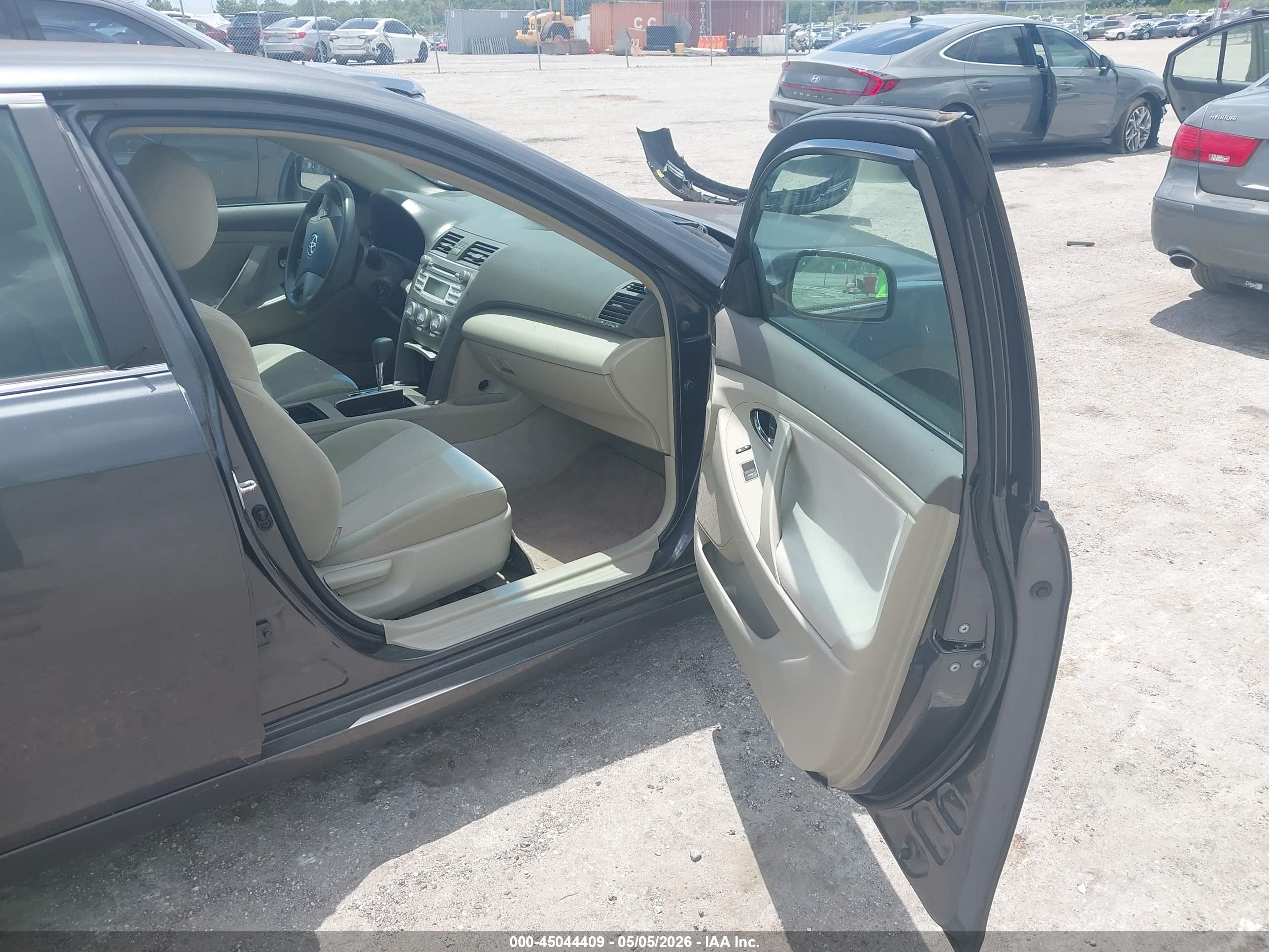 TOYOTA CAMRY image 5