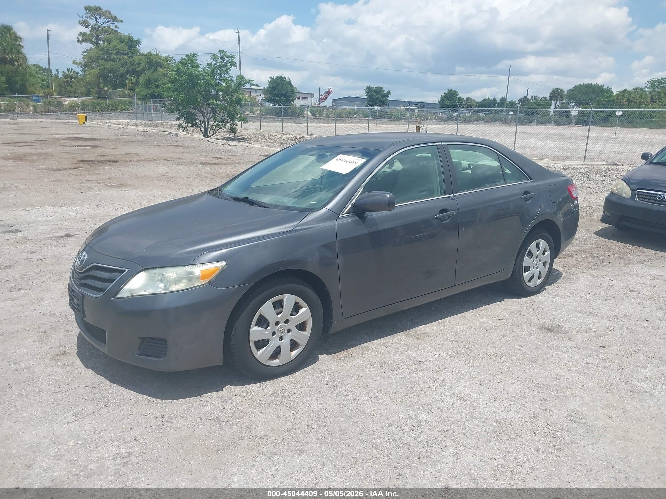 TOYOTA CAMRY image 6